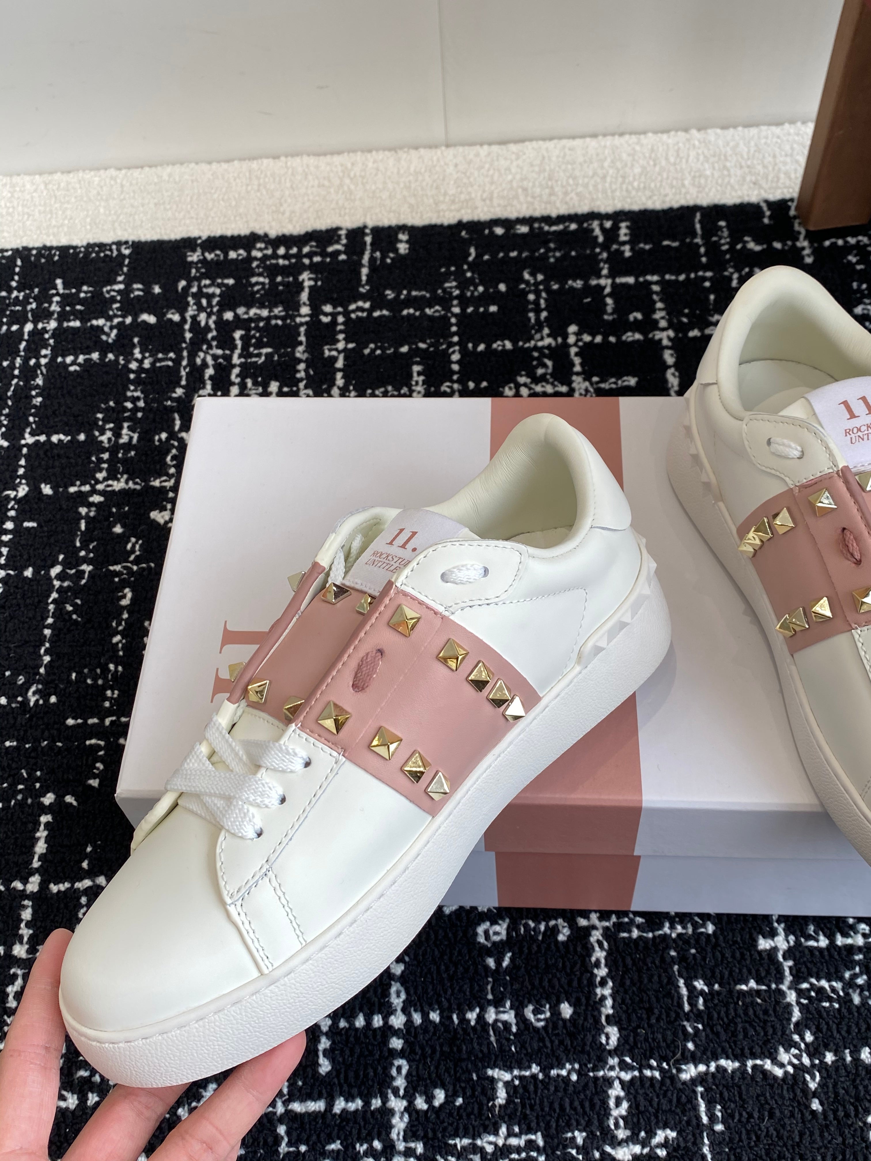 Valent* low-top sneakers （Unisex）