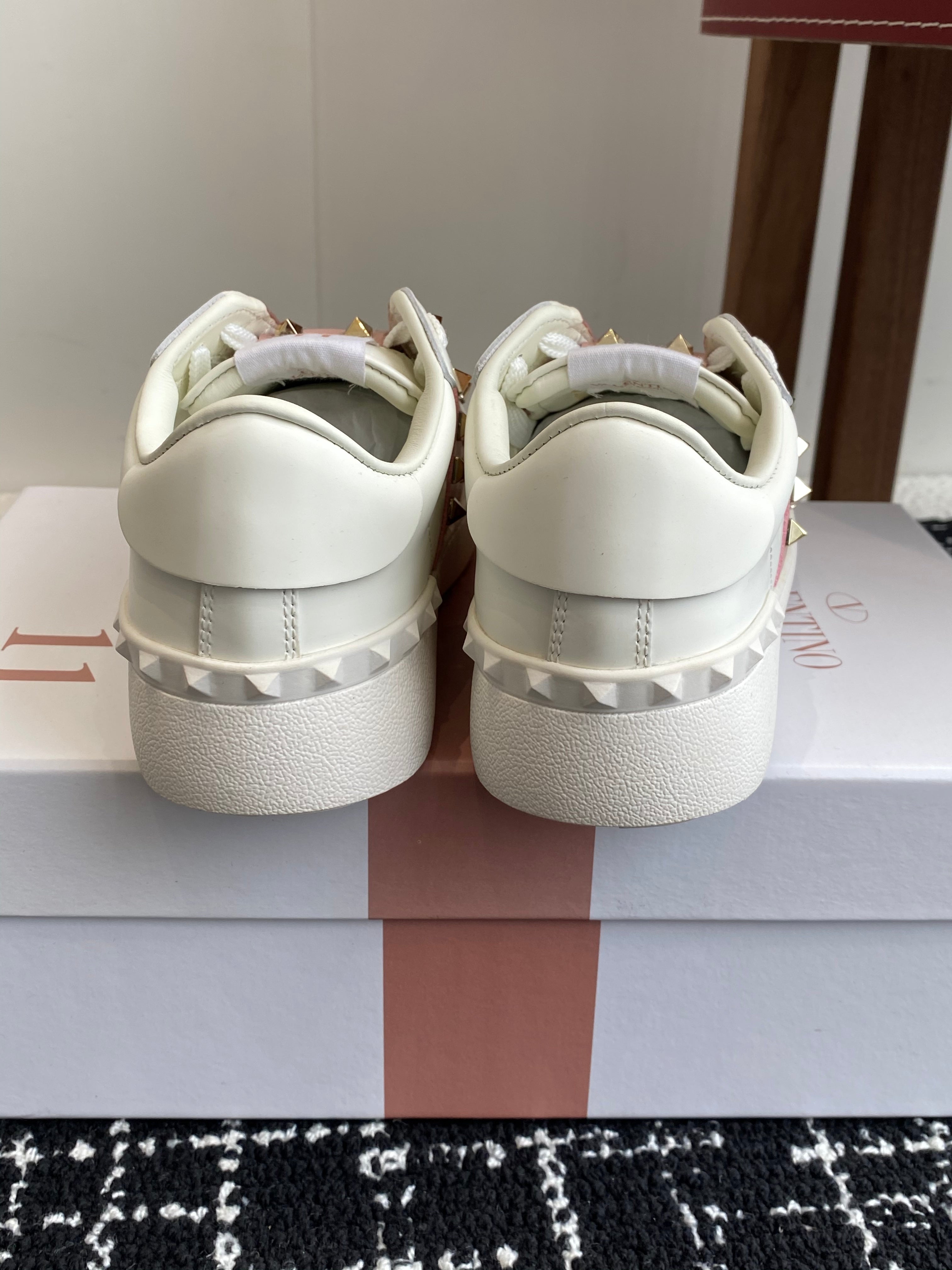 Valent* low-top sneakers （Unisex）