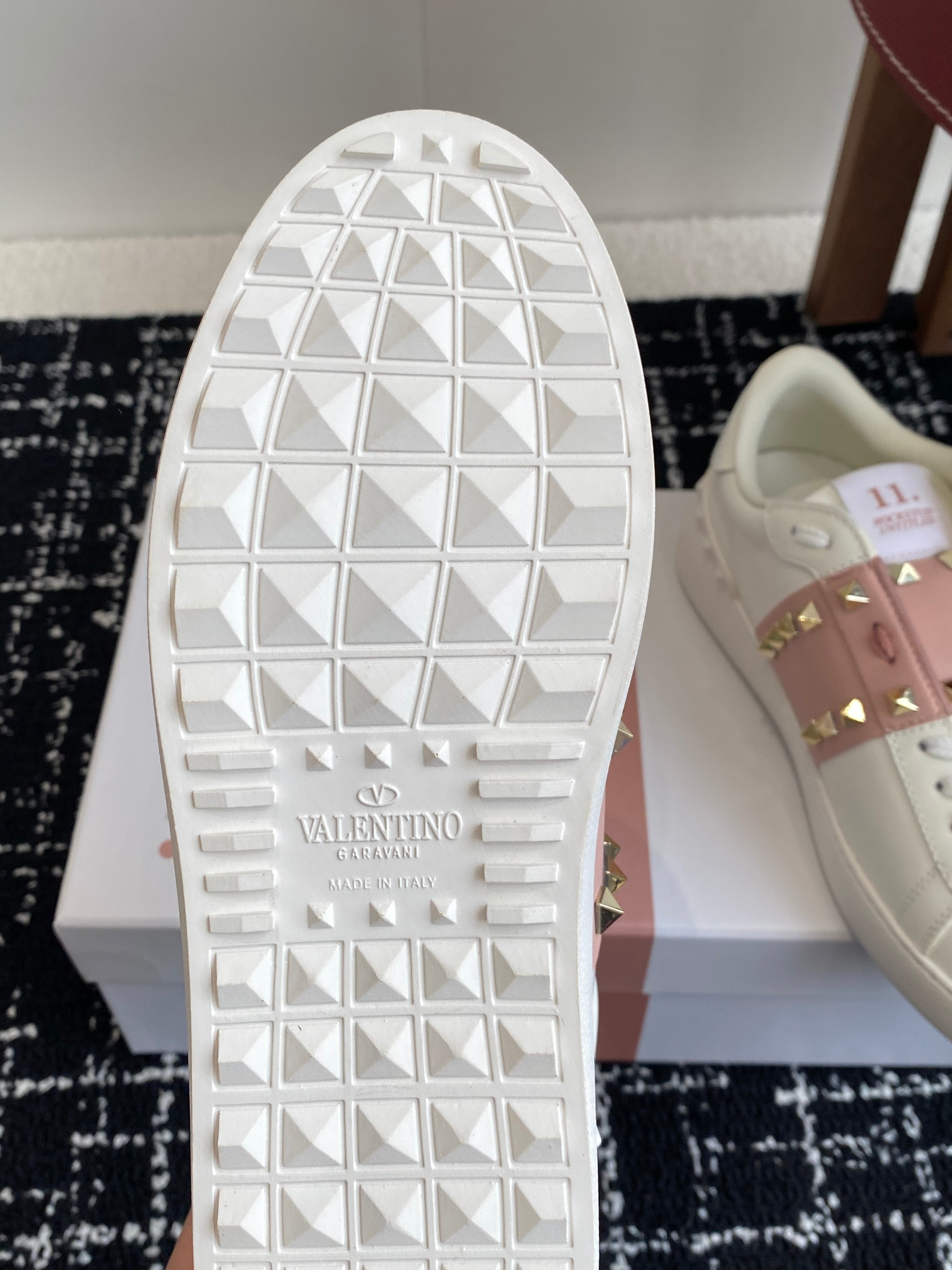 Valent* low-top sneakers （Unisex）