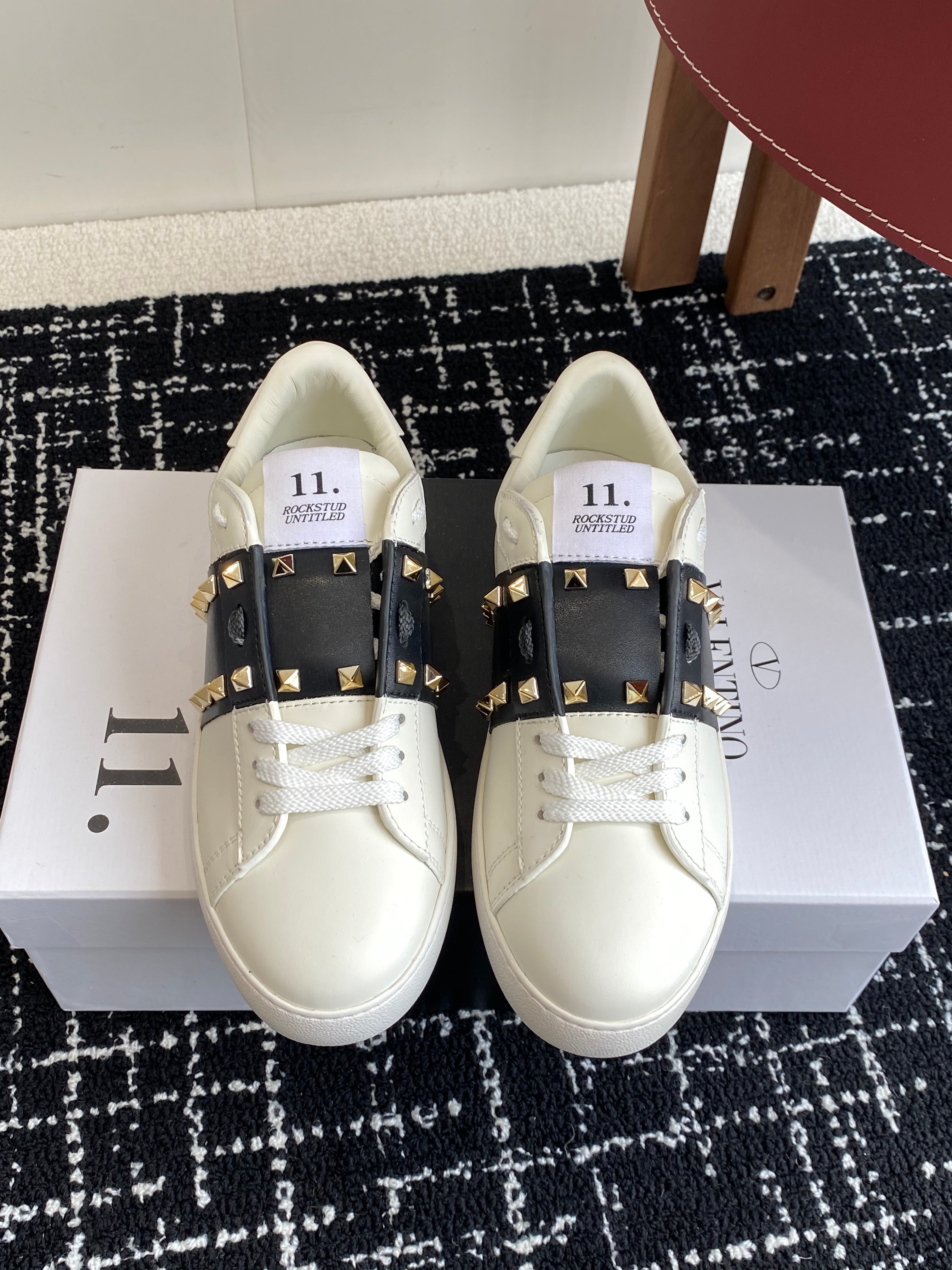 Valent* low-top sneakers （Unisex）