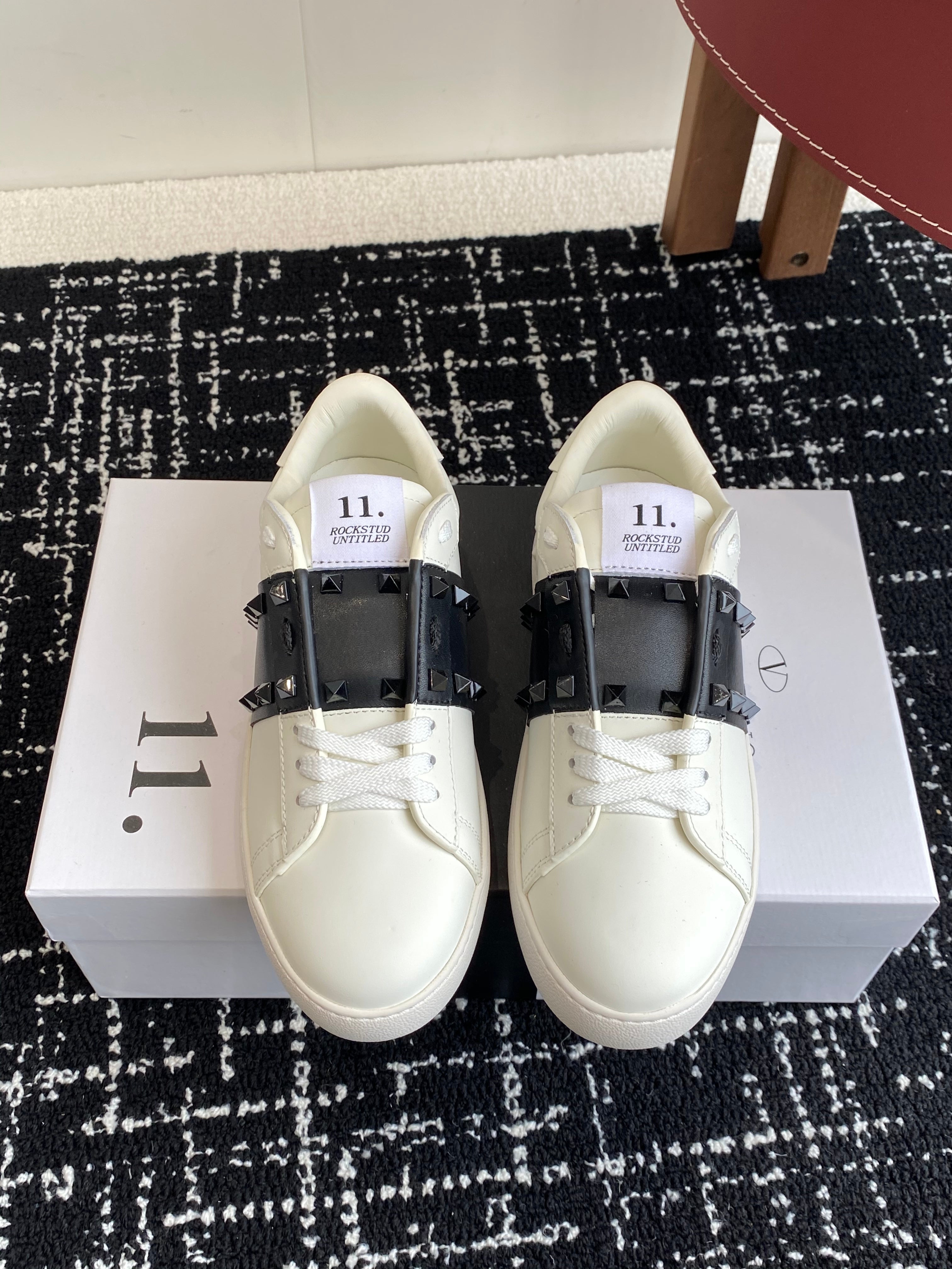 Valent* low-top sneakers （Unisex）