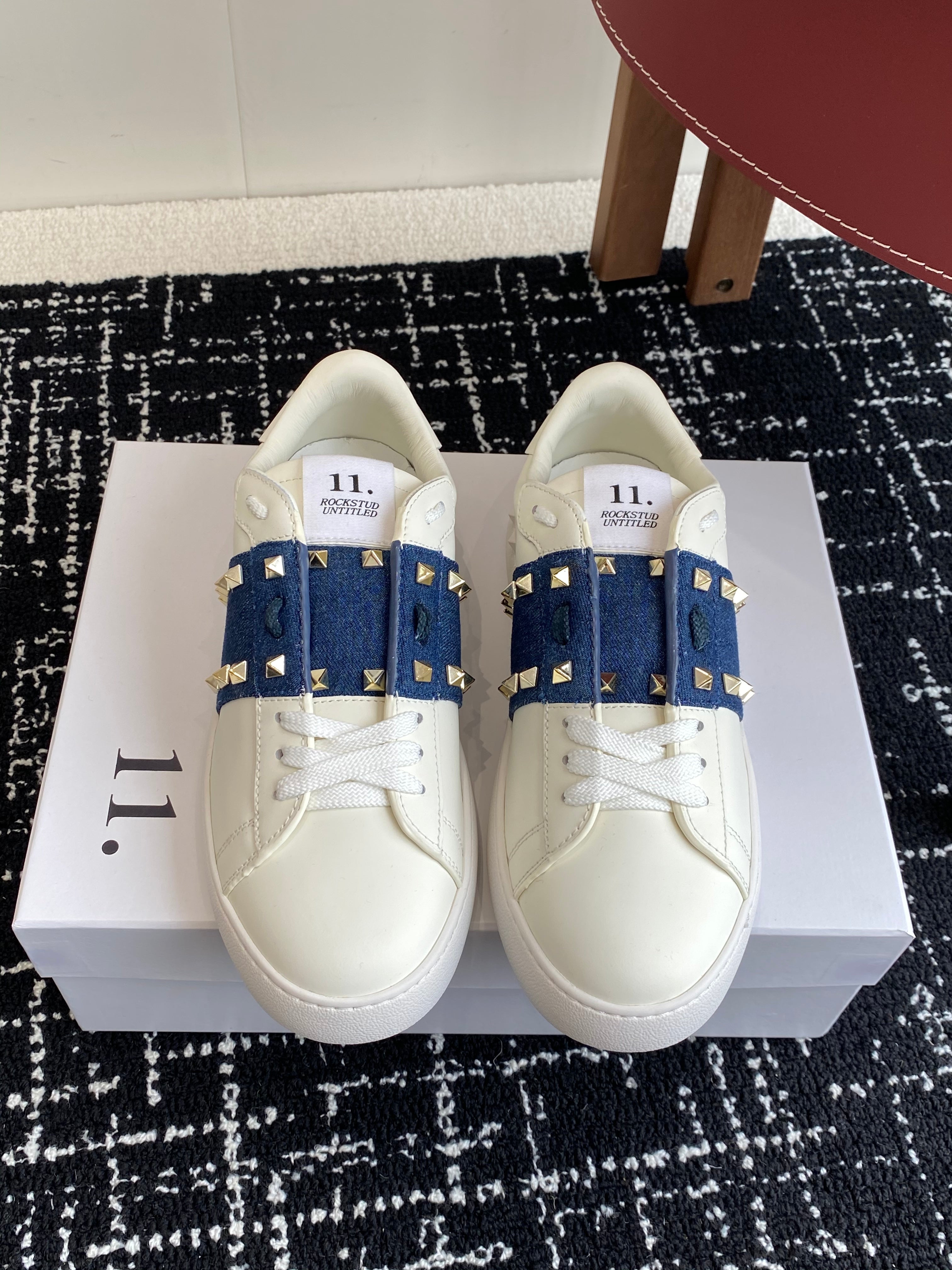 Valent* low-top sneakers （Unisex）