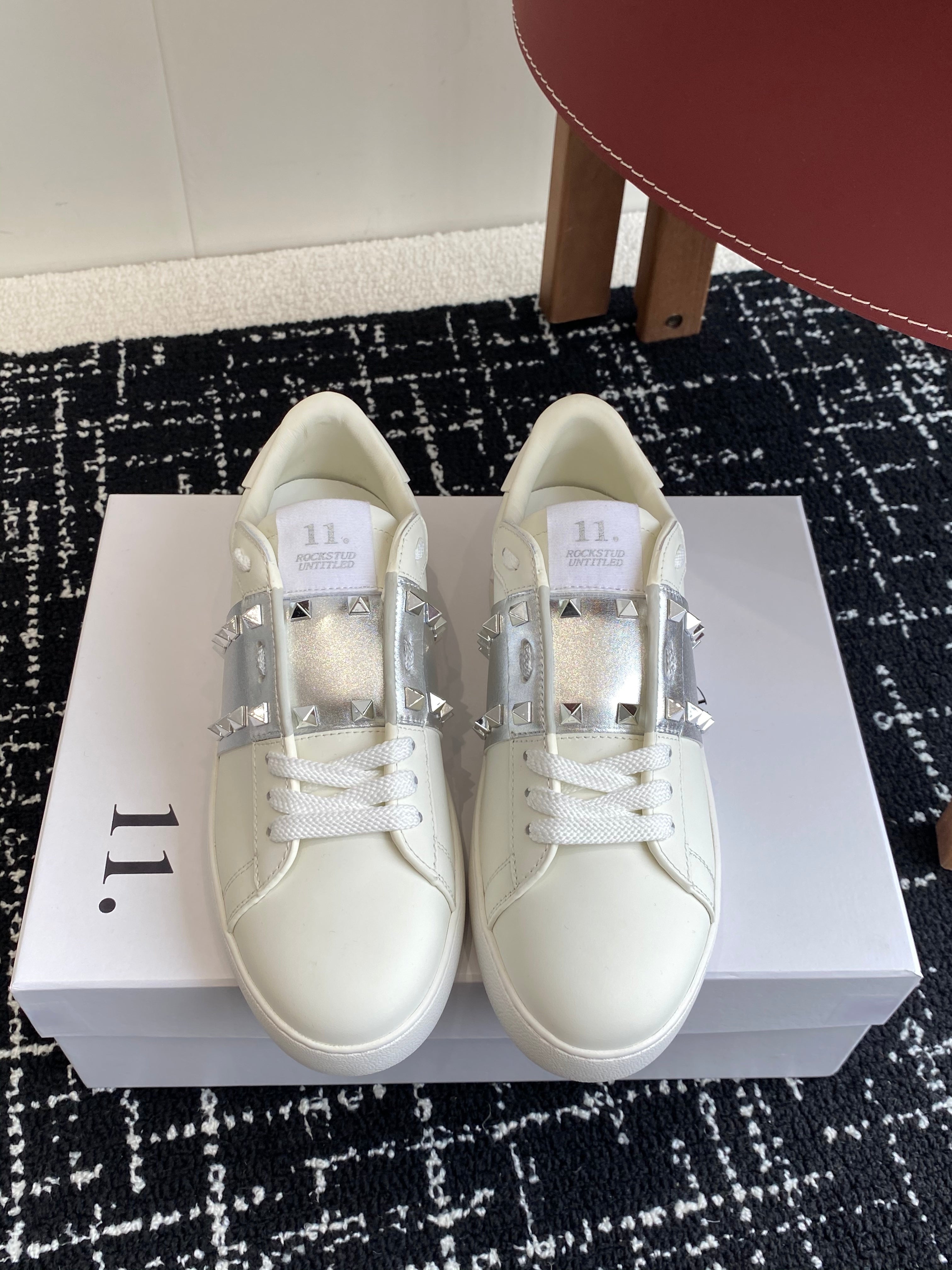 Valent* low-top sneakers （Unisex）