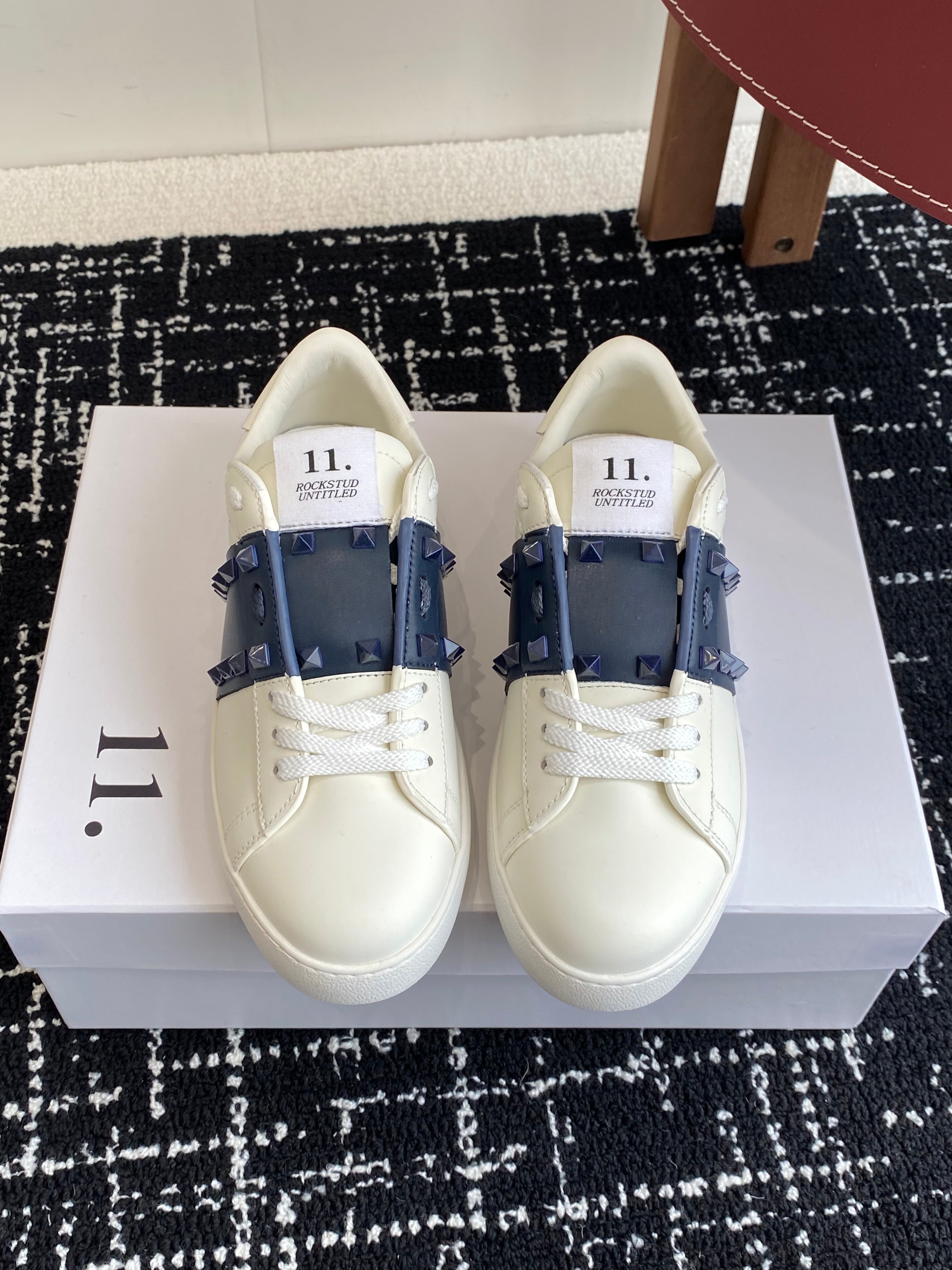 Valent* low-top sneakers （Unisex）