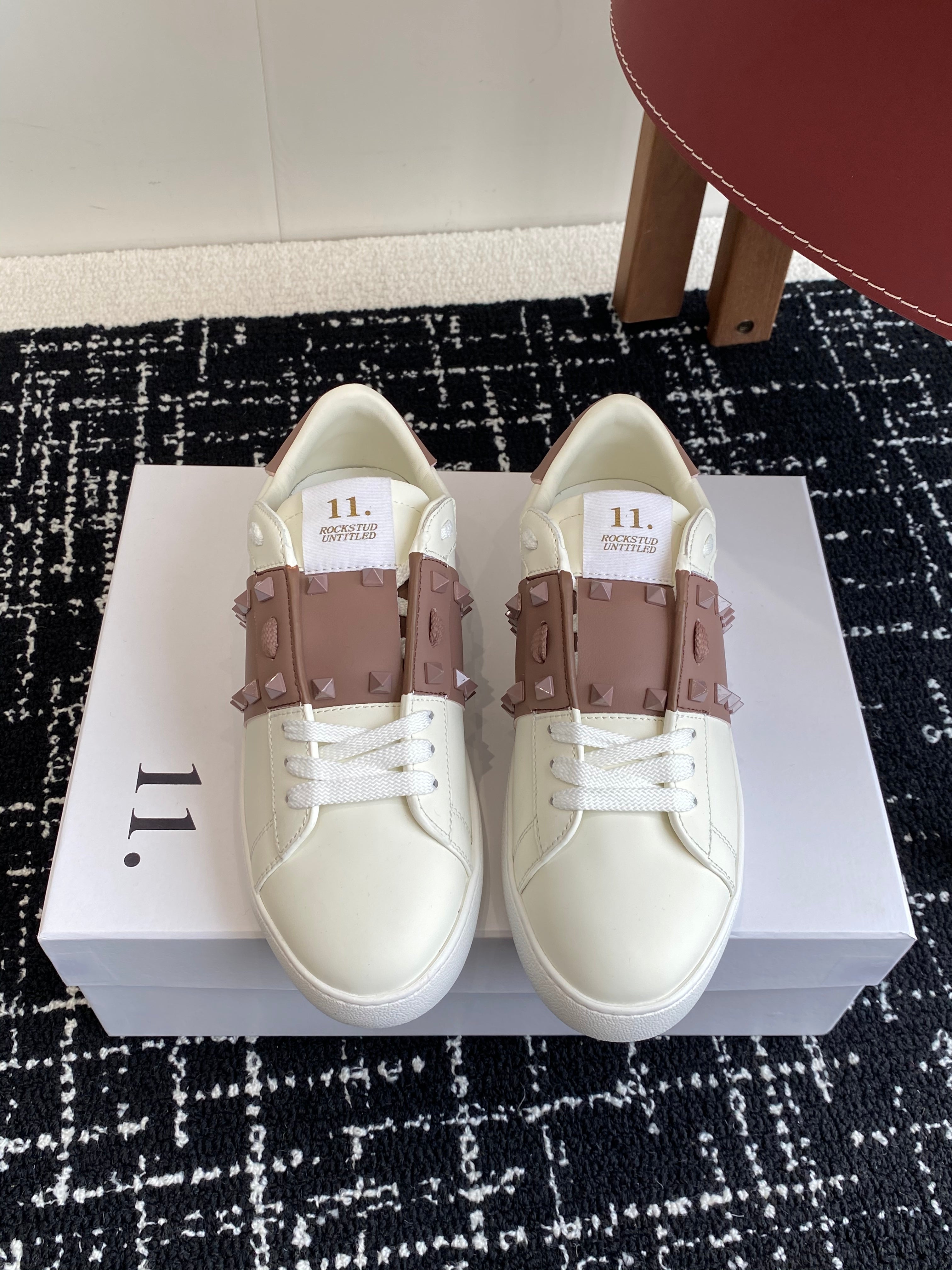 Valent* low-top sneakers （Unisex）