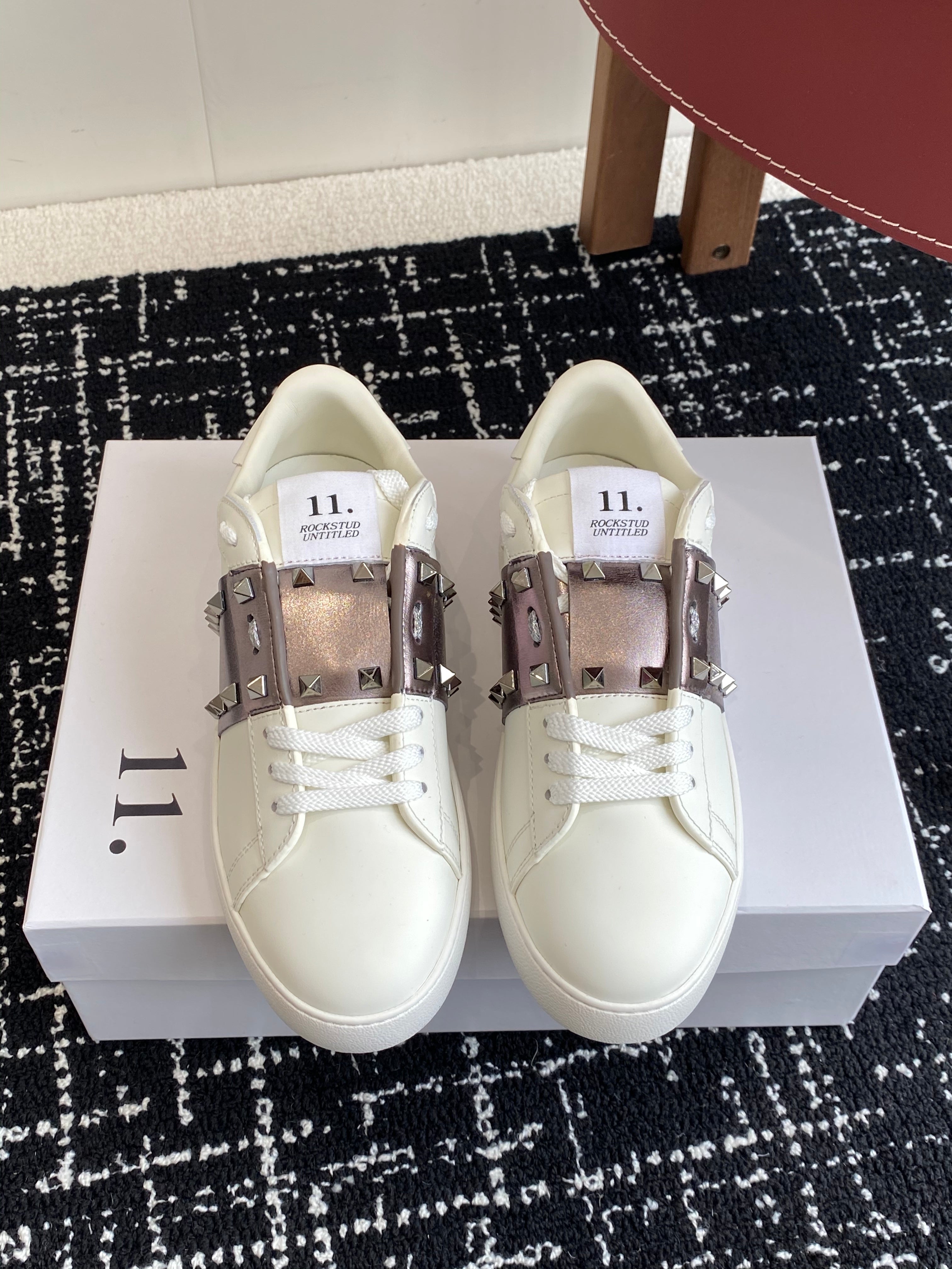 Valent* low-top sneakers （Unisex）