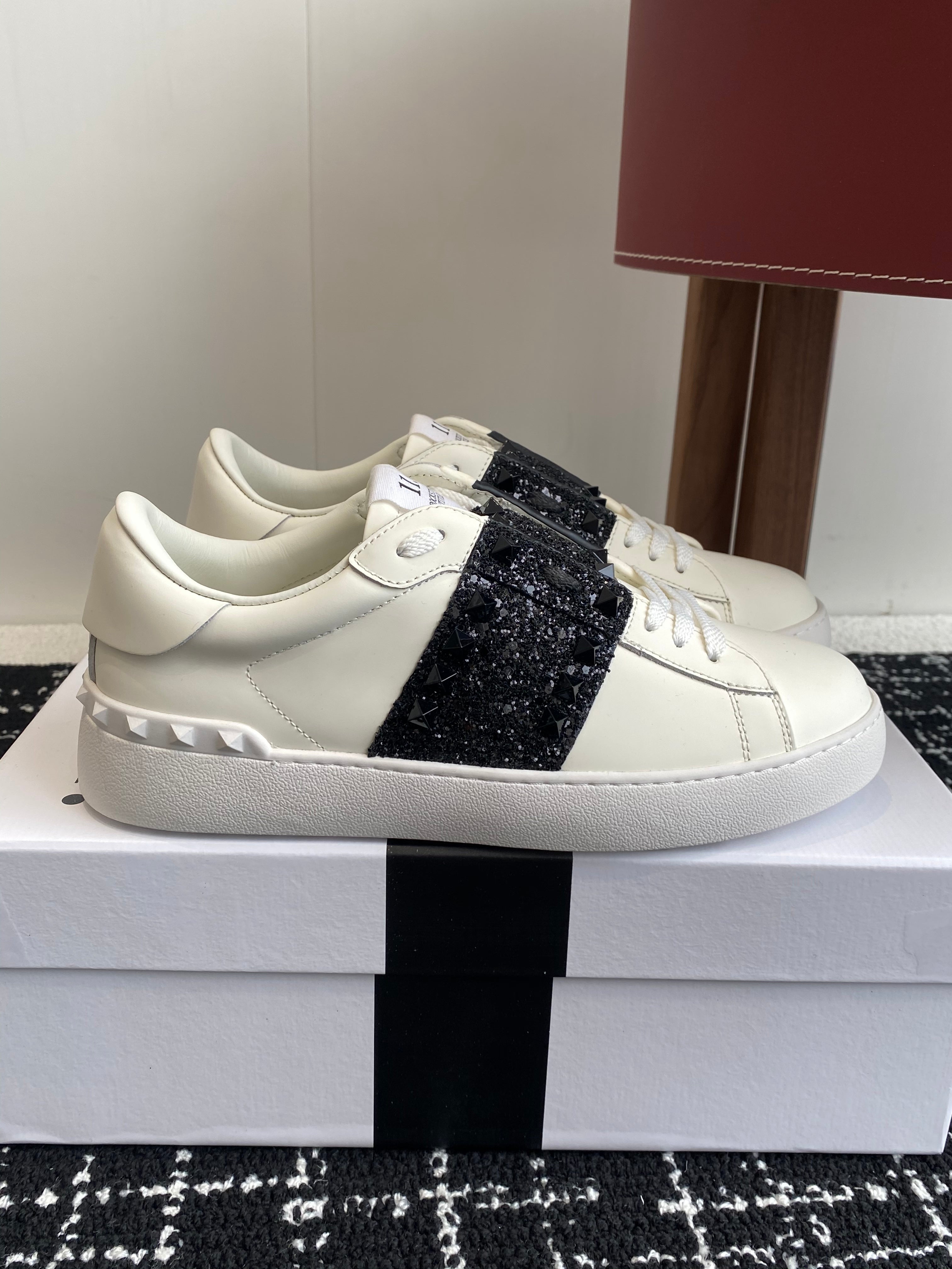 Valent* low-top sneakers （Unisex）