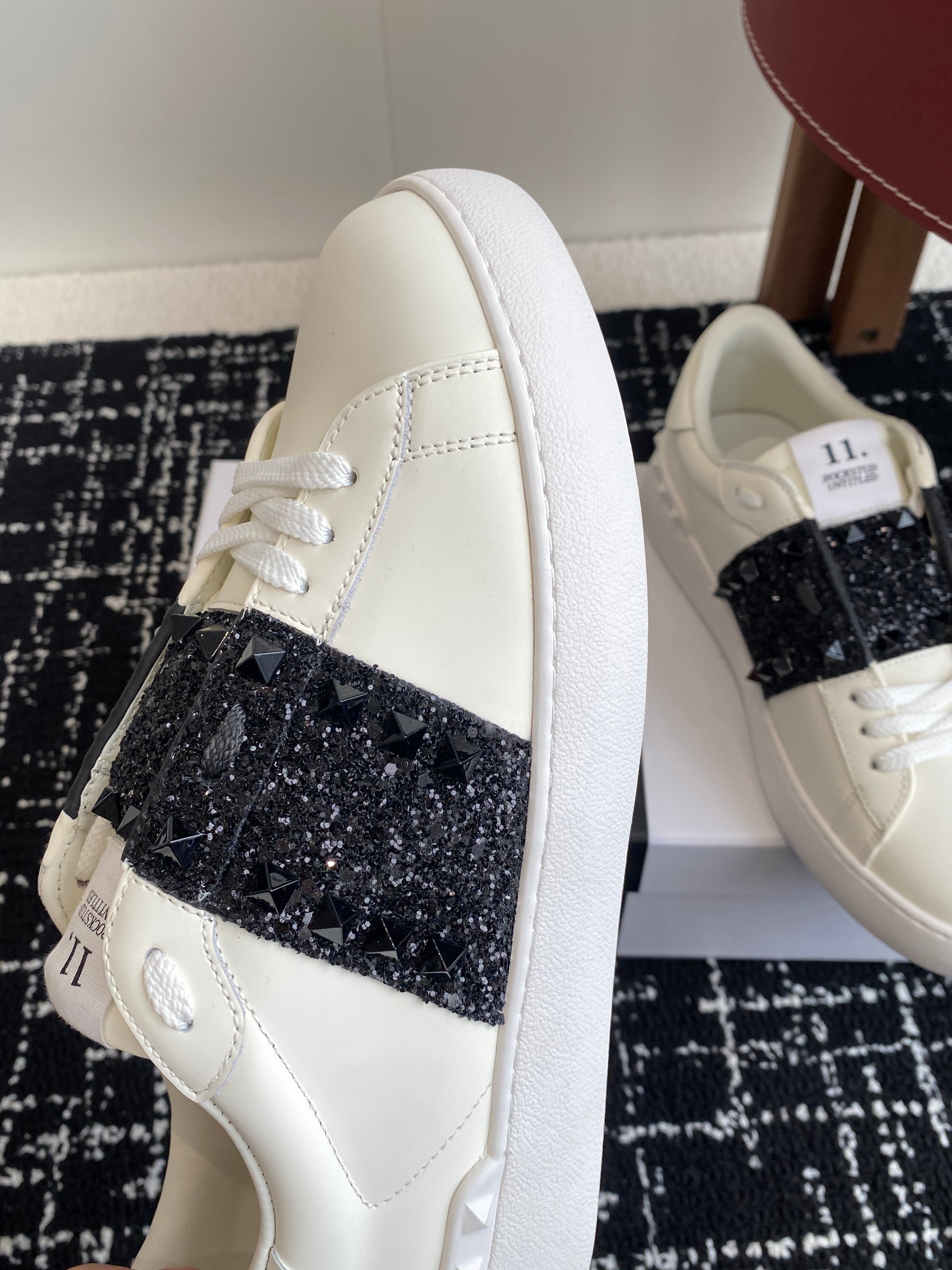 Valent* low-top sneakers （Unisex）