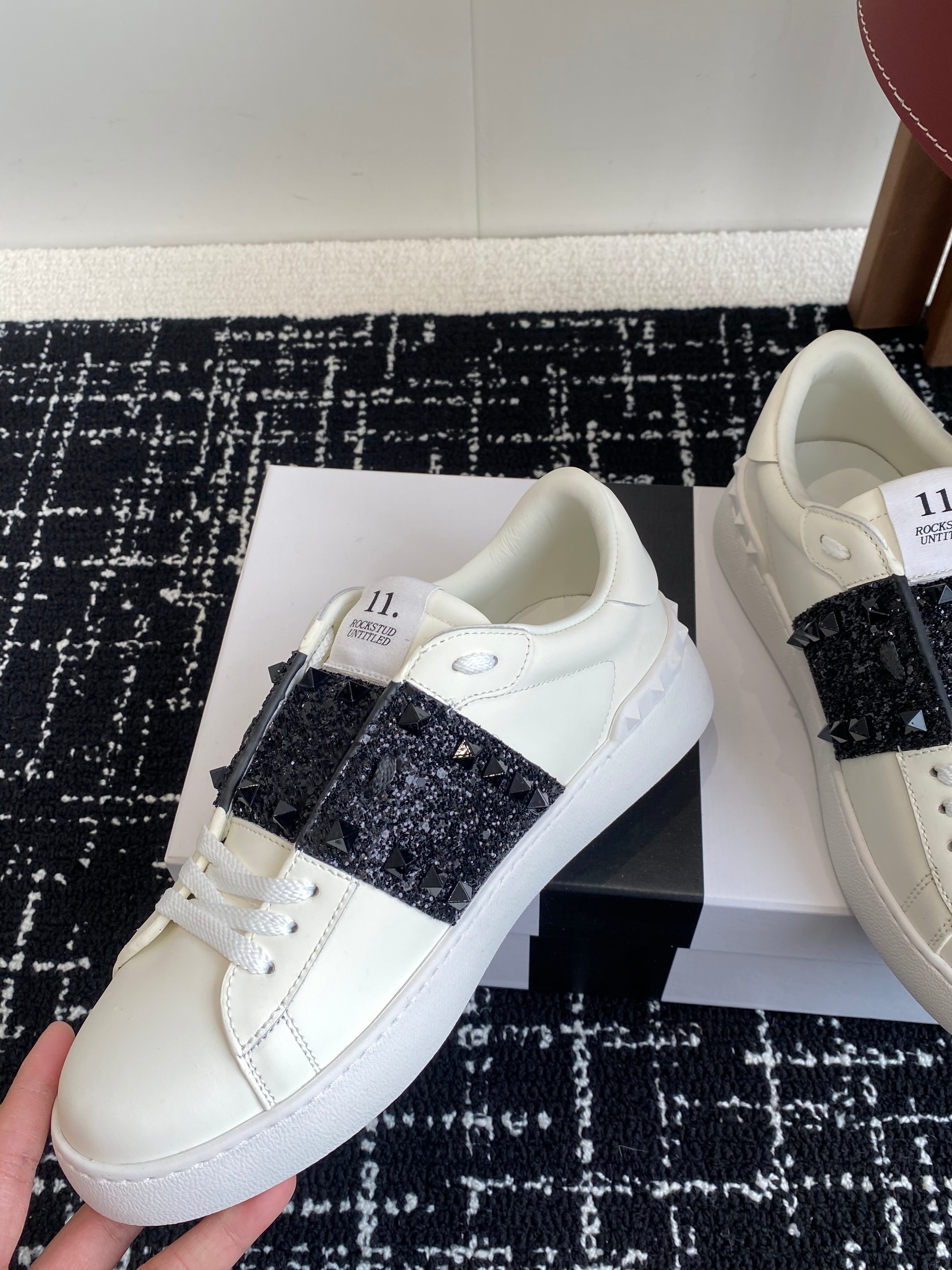 Valent* low-top sneakers （Unisex）