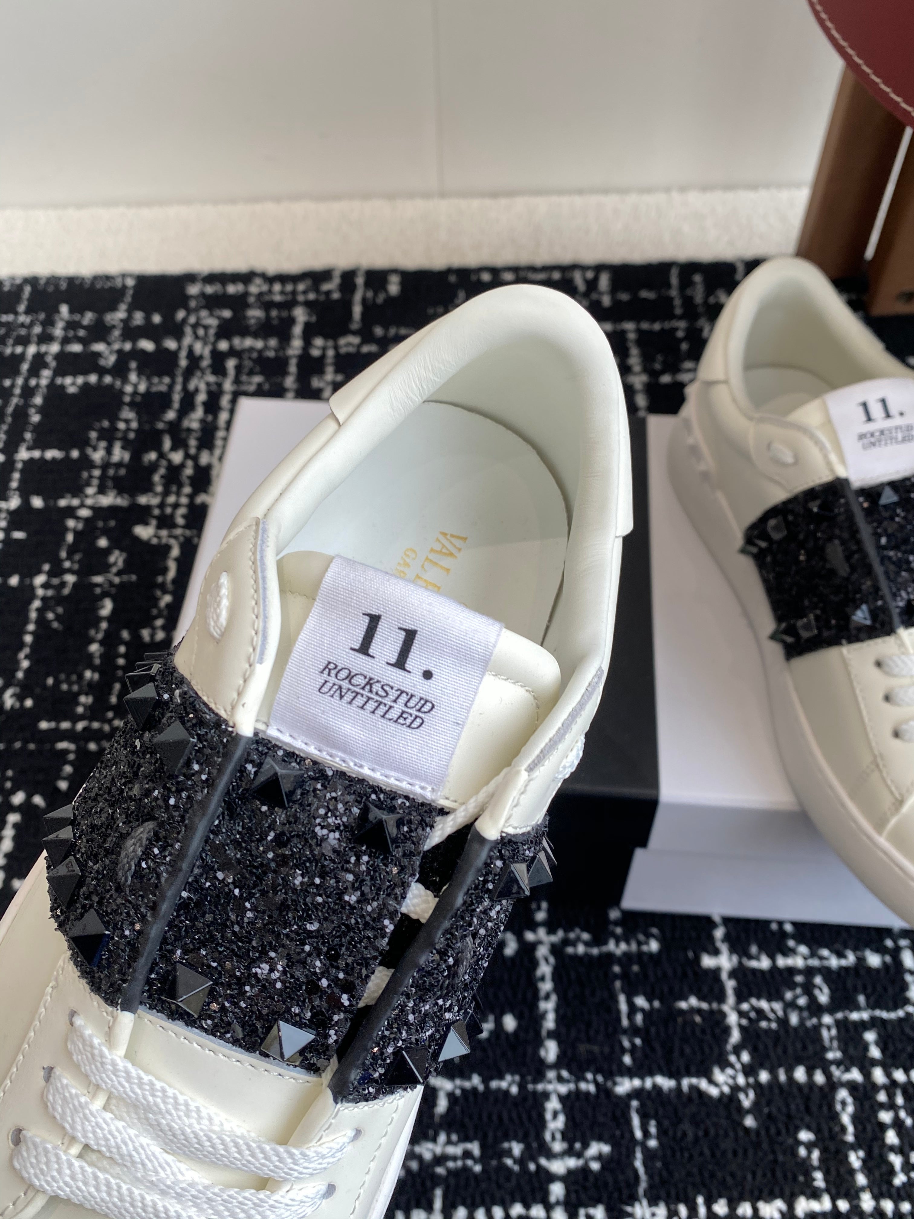 Valent* low-top sneakers （Unisex）