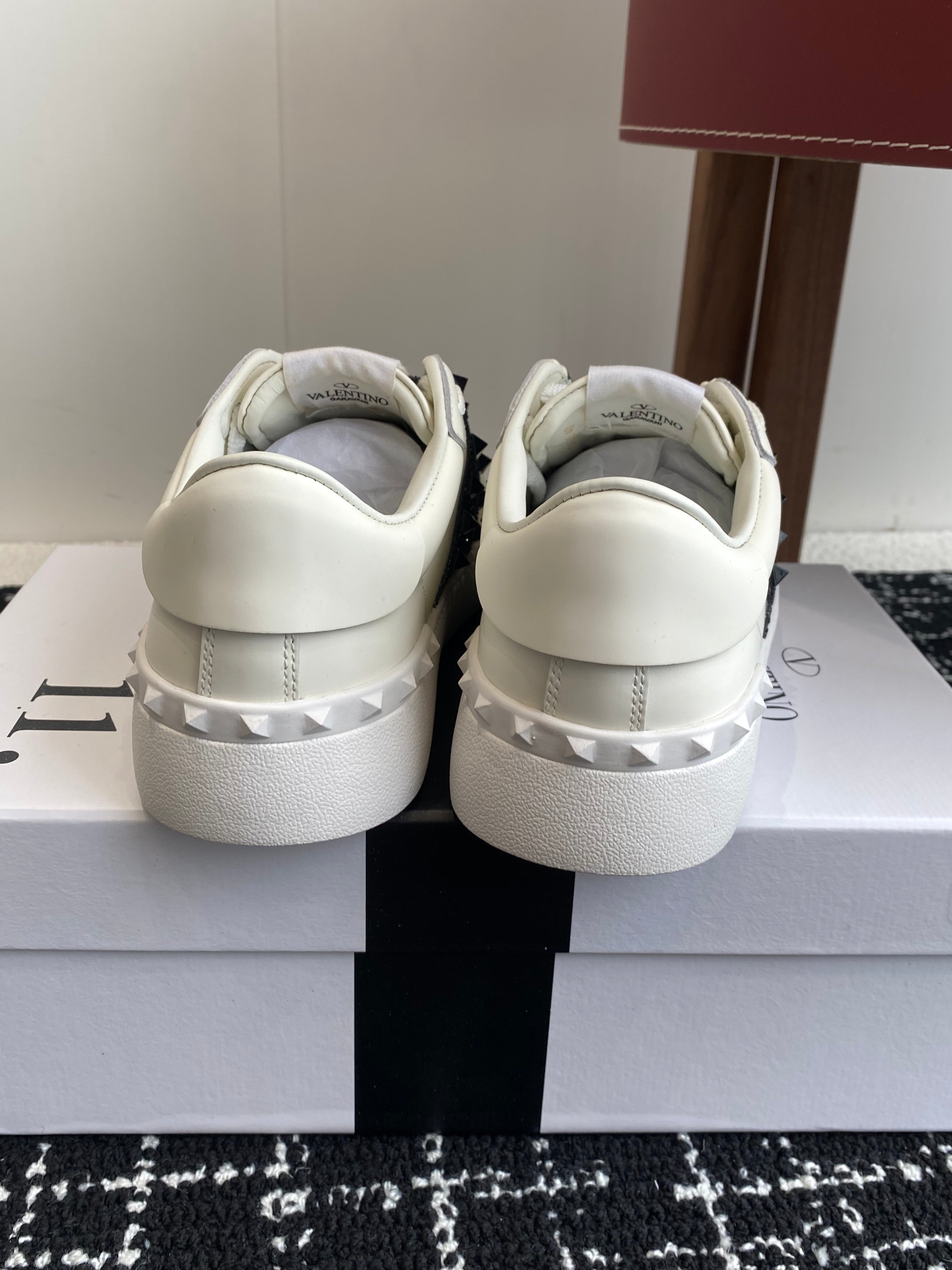 Valent* low-top sneakers （Unisex）