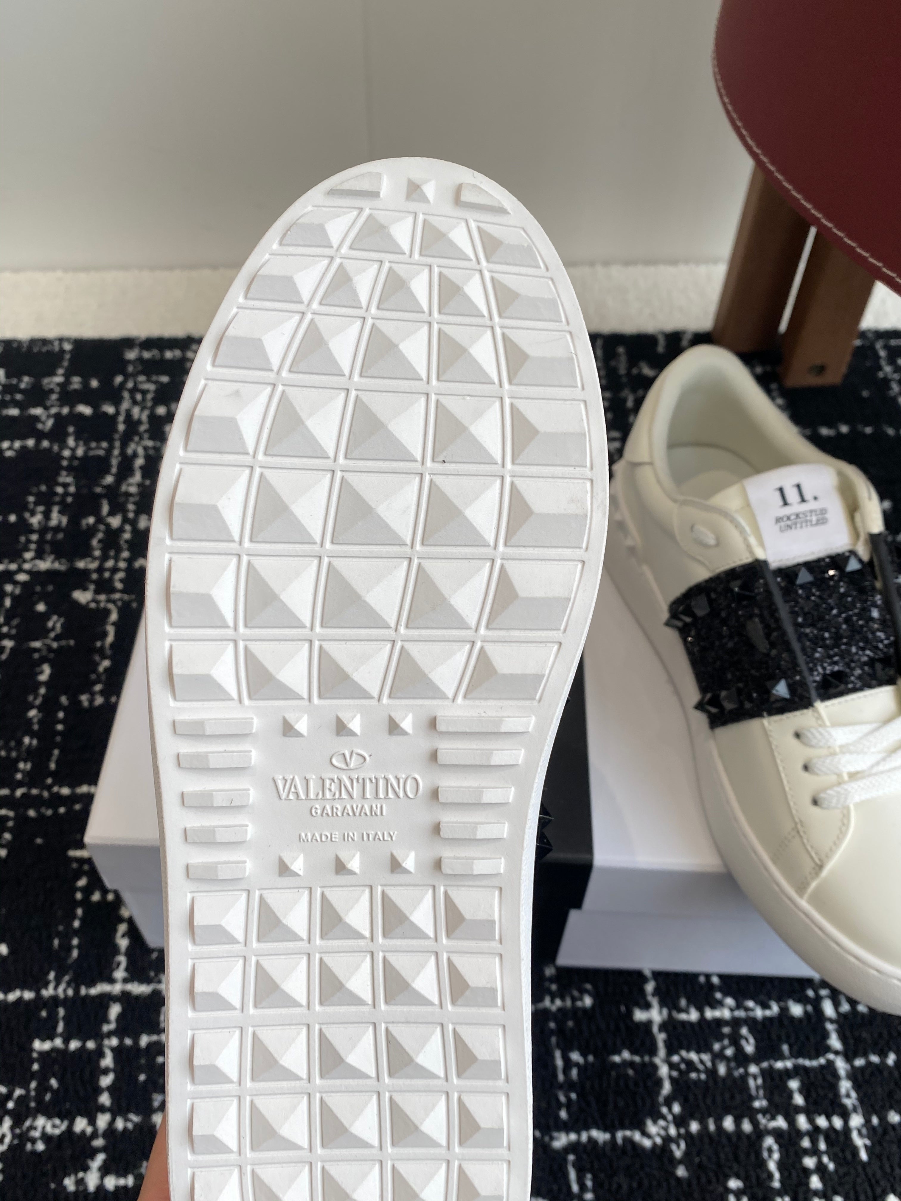 Valent* low-top sneakers （Unisex）