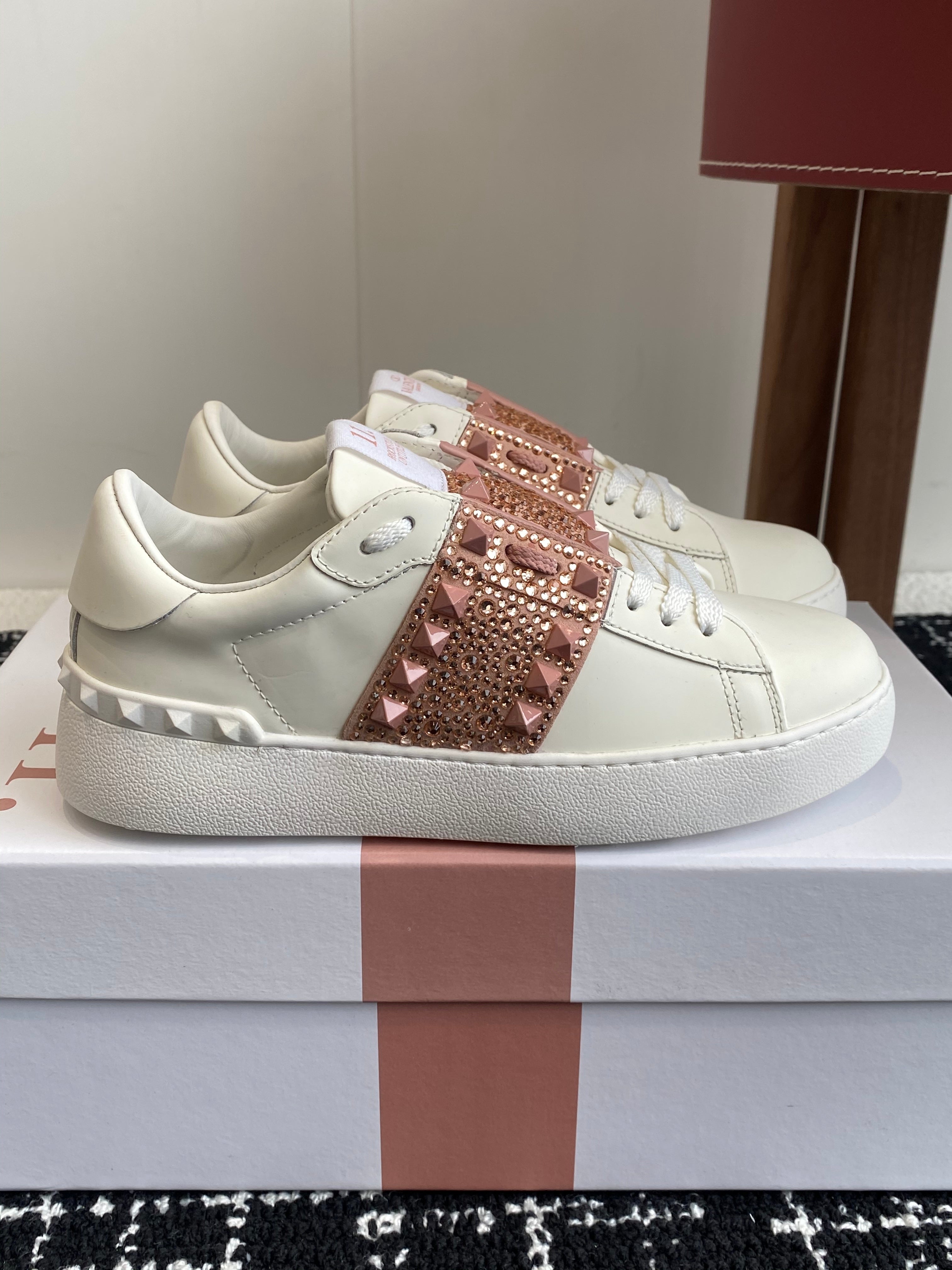 Valent* low-top sneakers （Unisex）