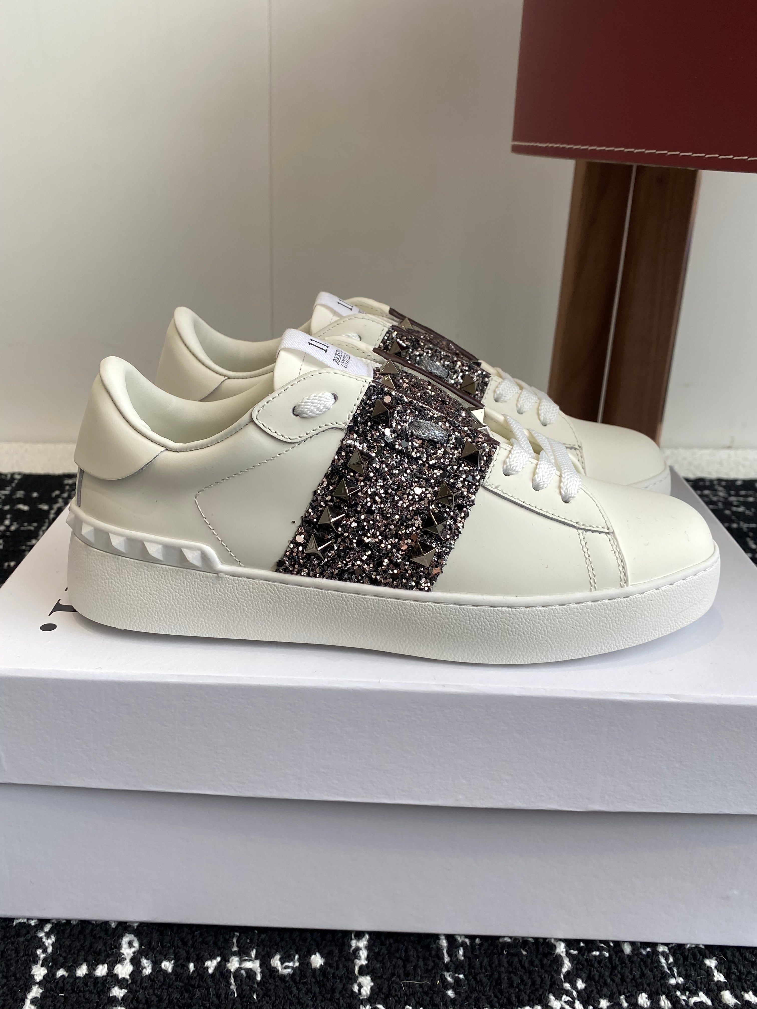 Valent* low-top sneakers （Unisex）