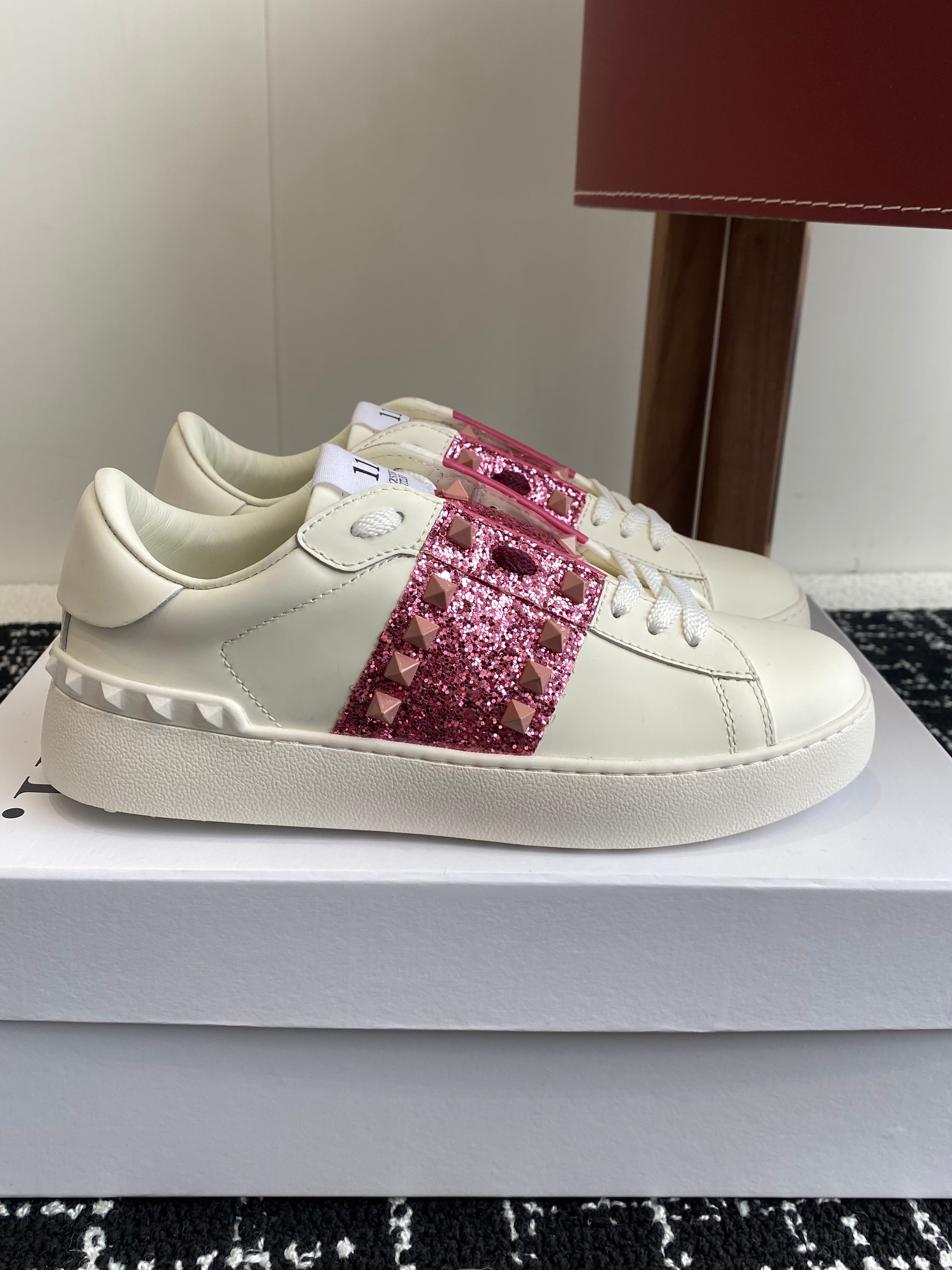 Valent* low-top sneakers （Unisex）