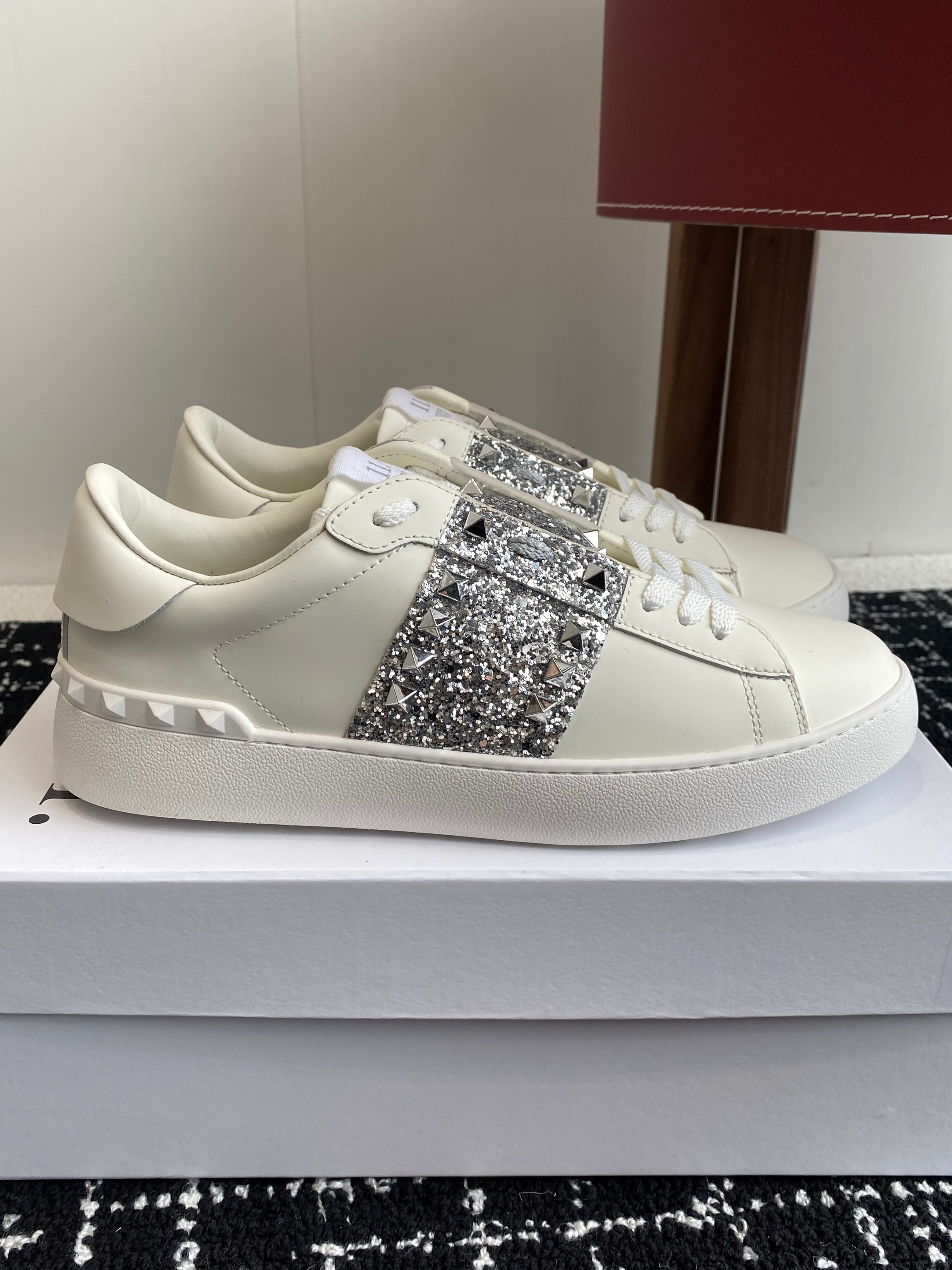 Valent* low-top sneakers （Unisex）