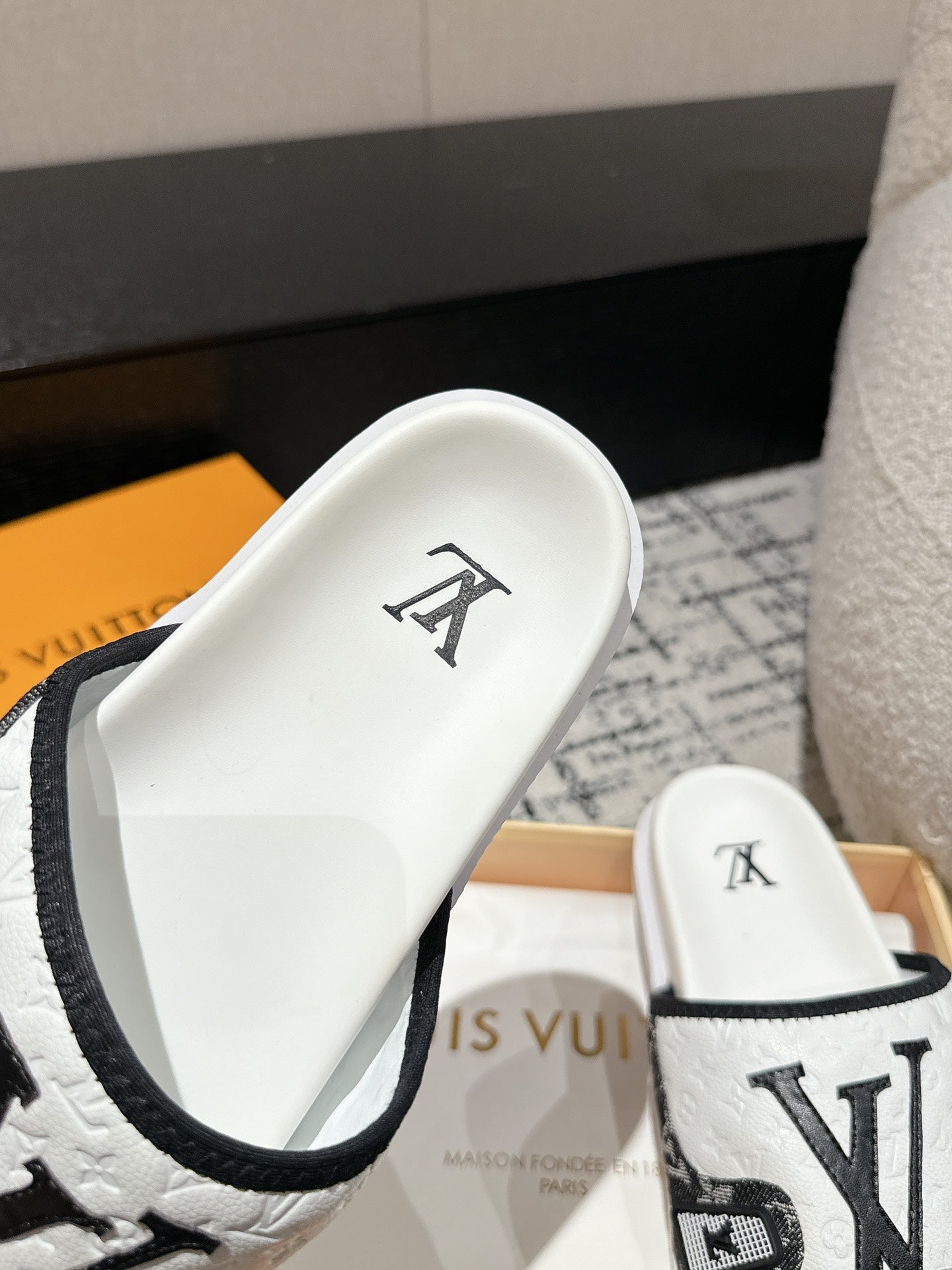 LOU* Men's Beach Shoes