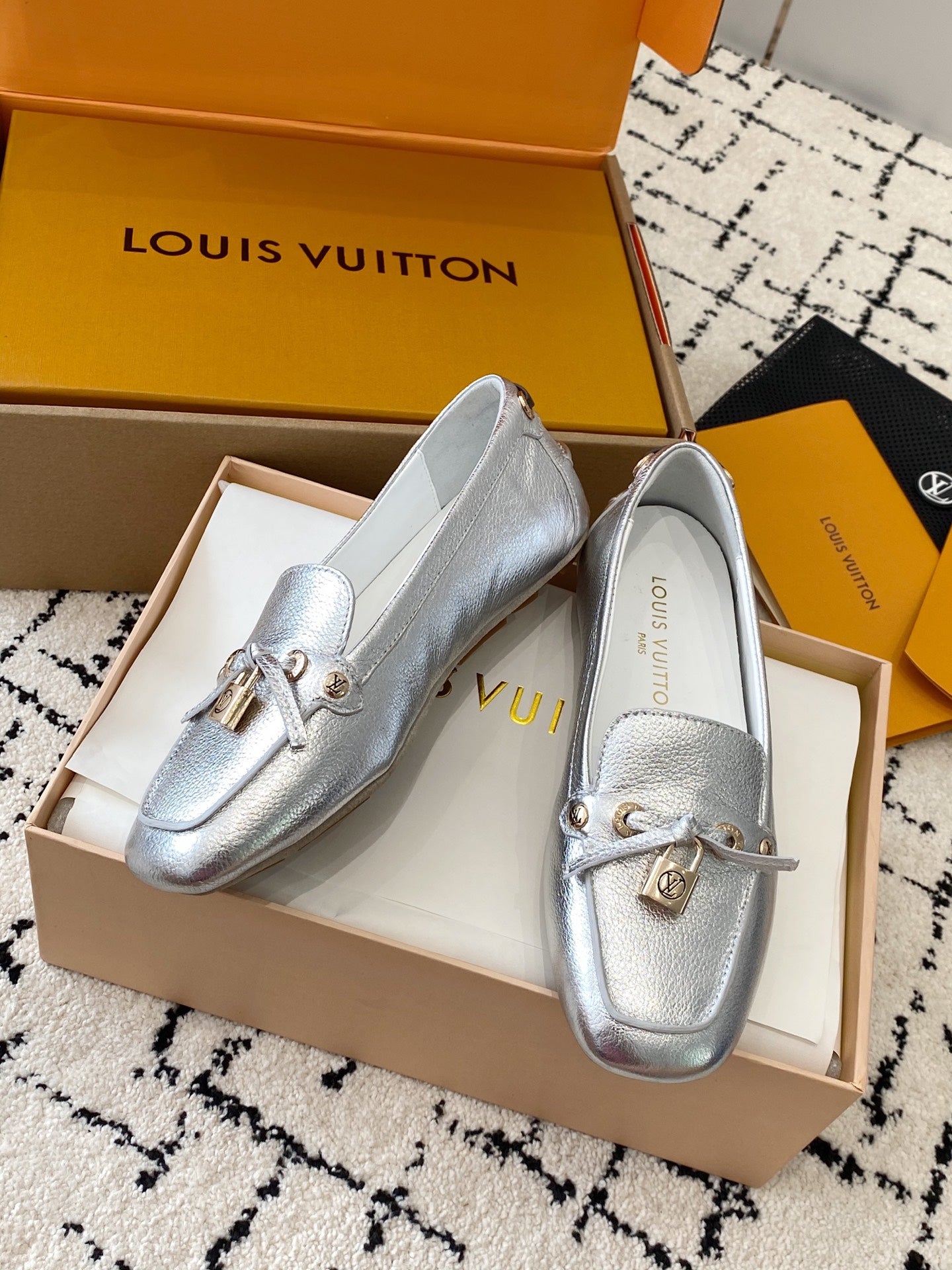 LOU* 25SS flat loafers