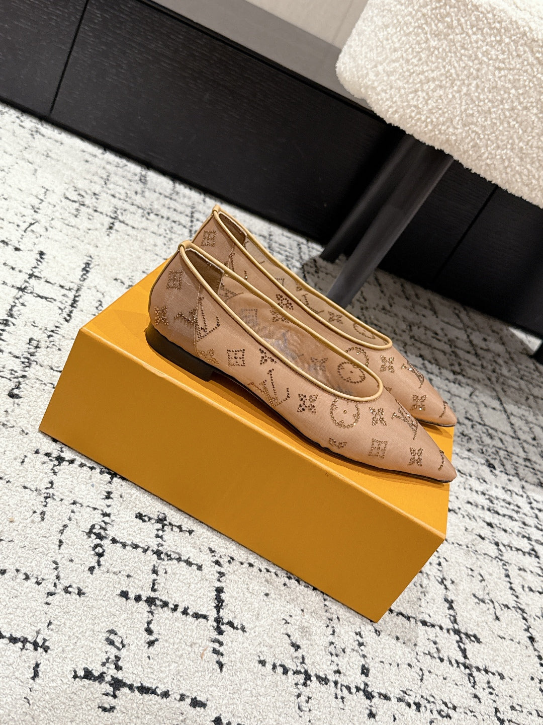 LOU* 25SS mesh diamond pointed toe flat shoes