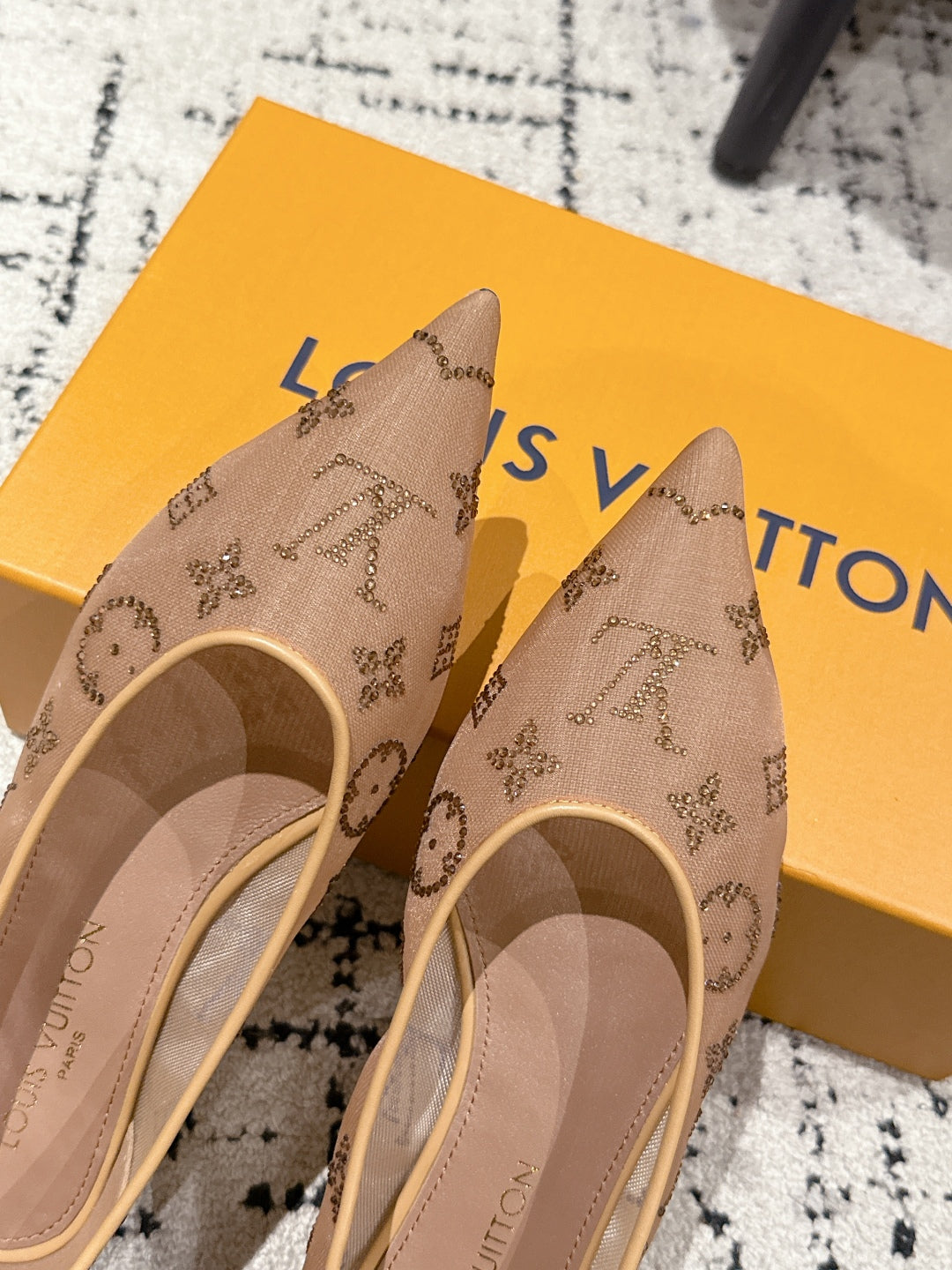 LOU* 25SS mesh diamond pointed toe flat shoes