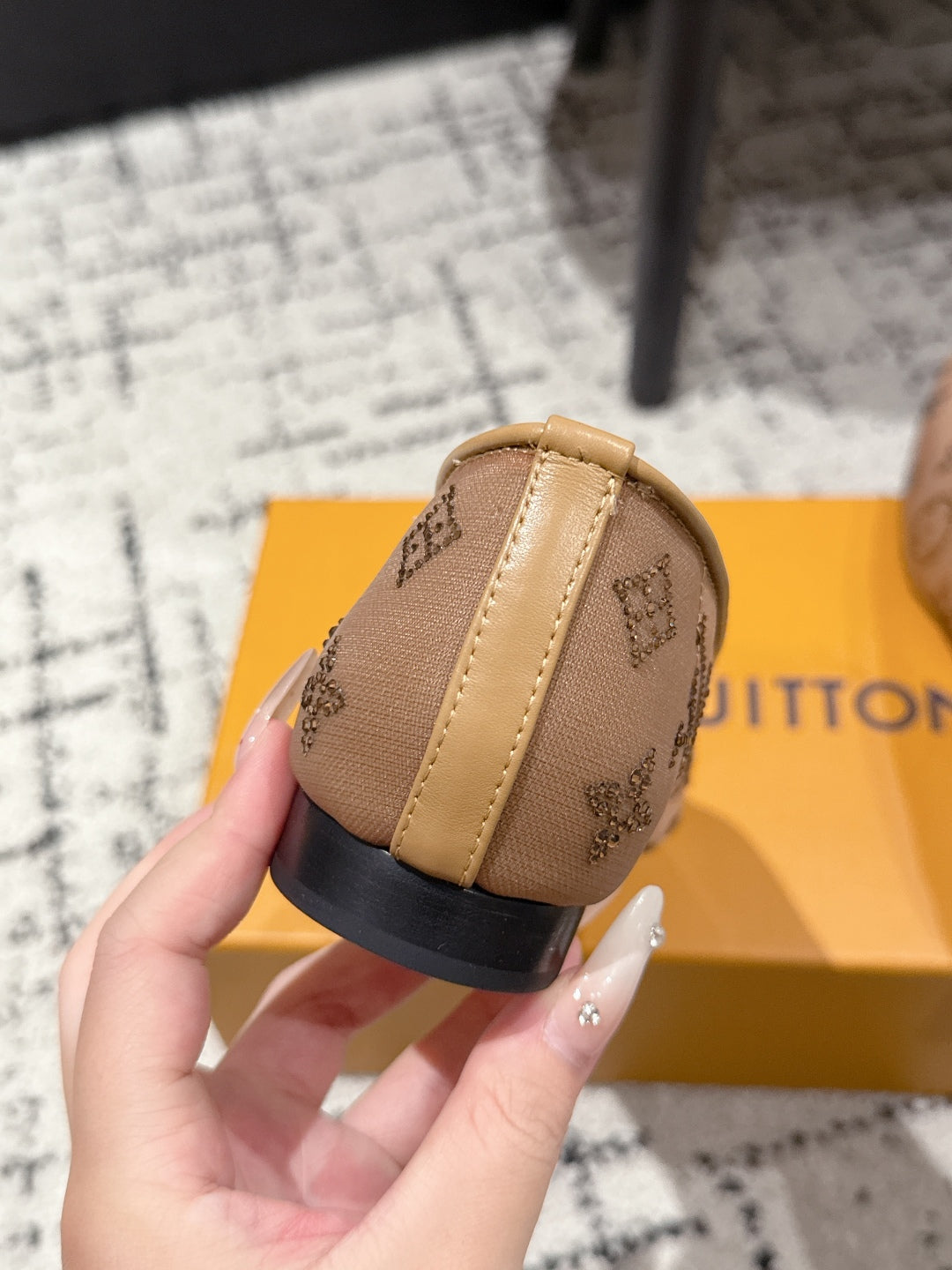 LOU* 25SS mesh diamond pointed toe flat shoes