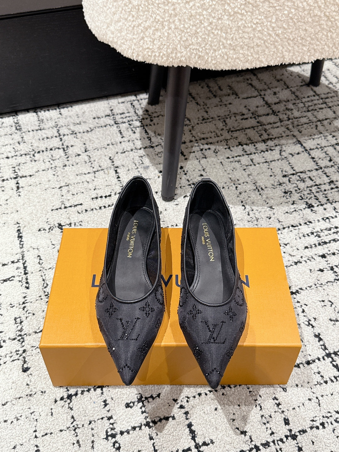 LOU* 25SS mesh diamond pointed toe flat shoes