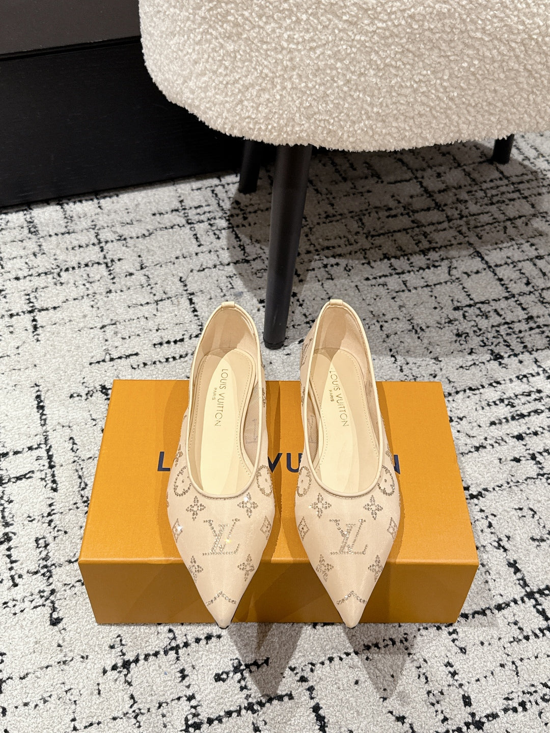 LOU* 25SS mesh diamond pointed toe flat shoes