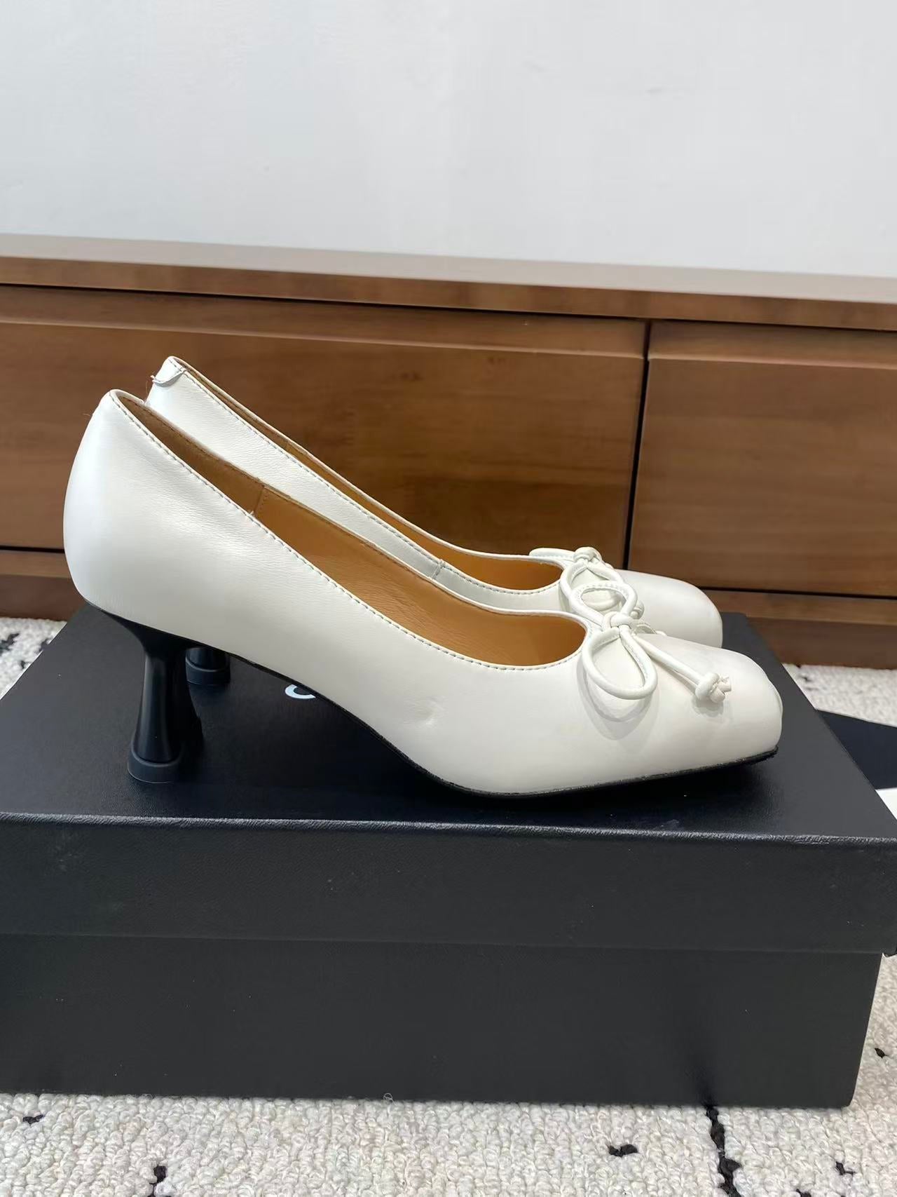 CHAN* 25SS bow tie shoes