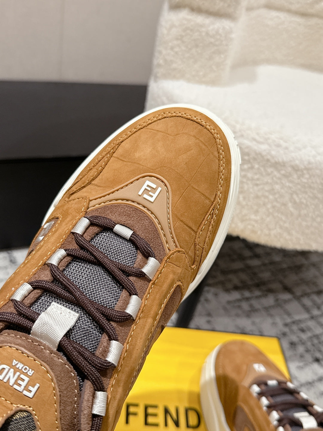 FEN* 25SS FORCE low-top sneakers