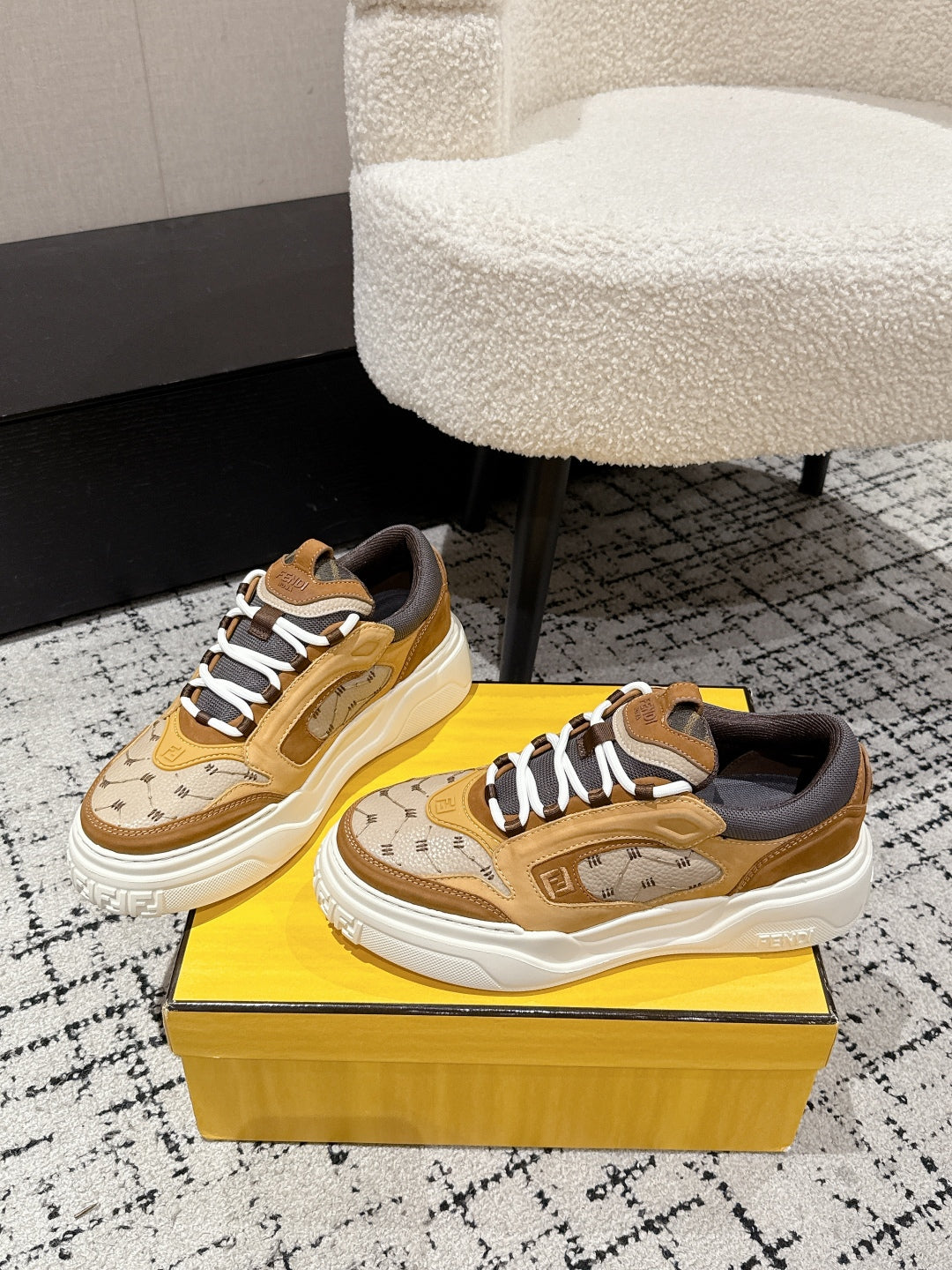 FEN* 25SS calfskin low-top sneakers