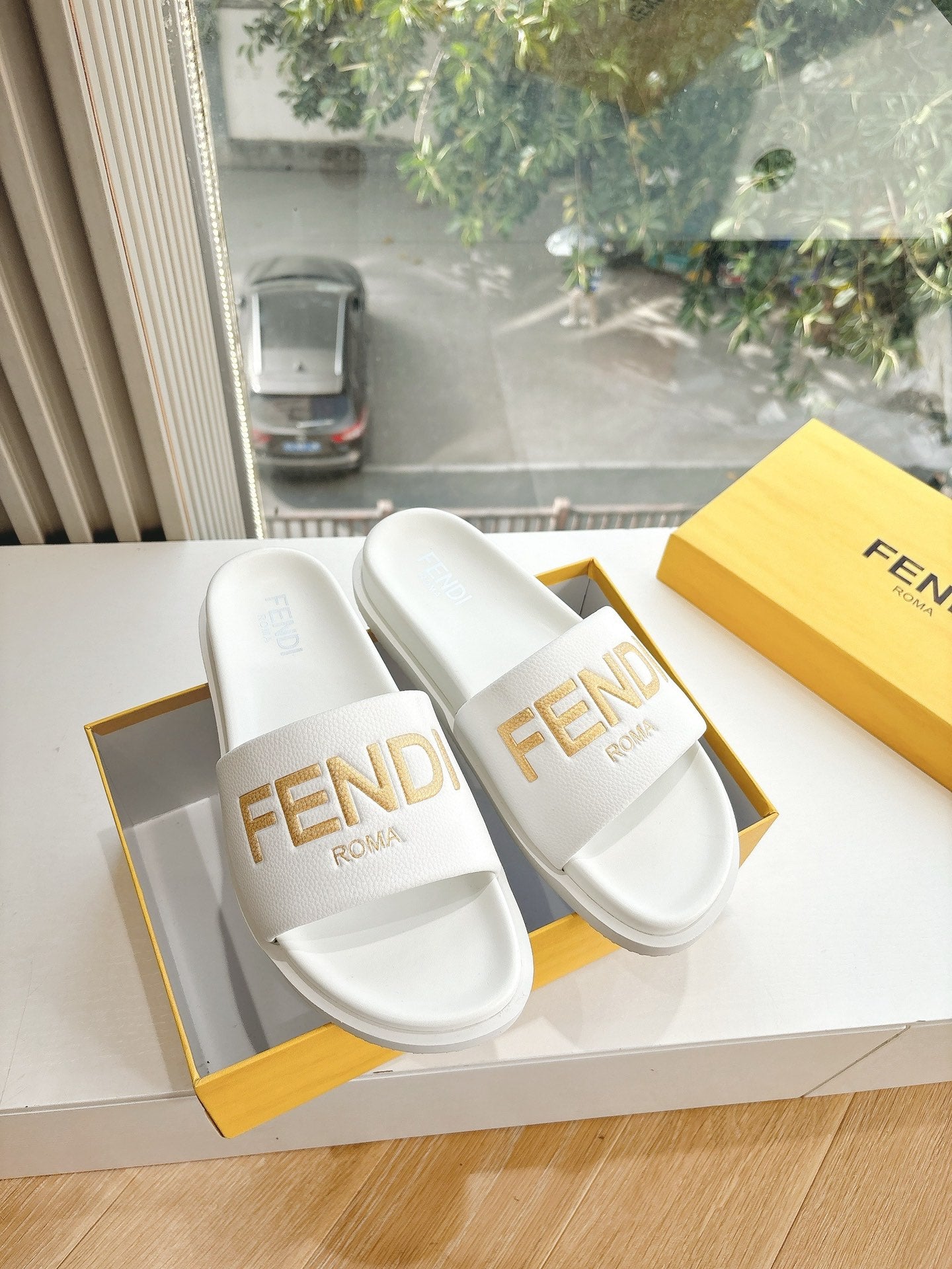 FEN* 25SS Sandals (Unisex)