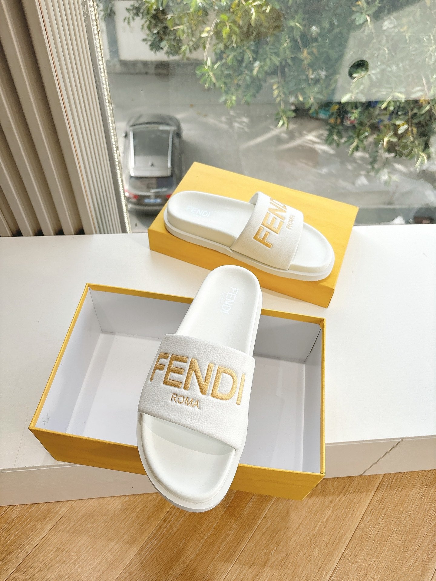 FEN* 25SS Sandals (Unisex)