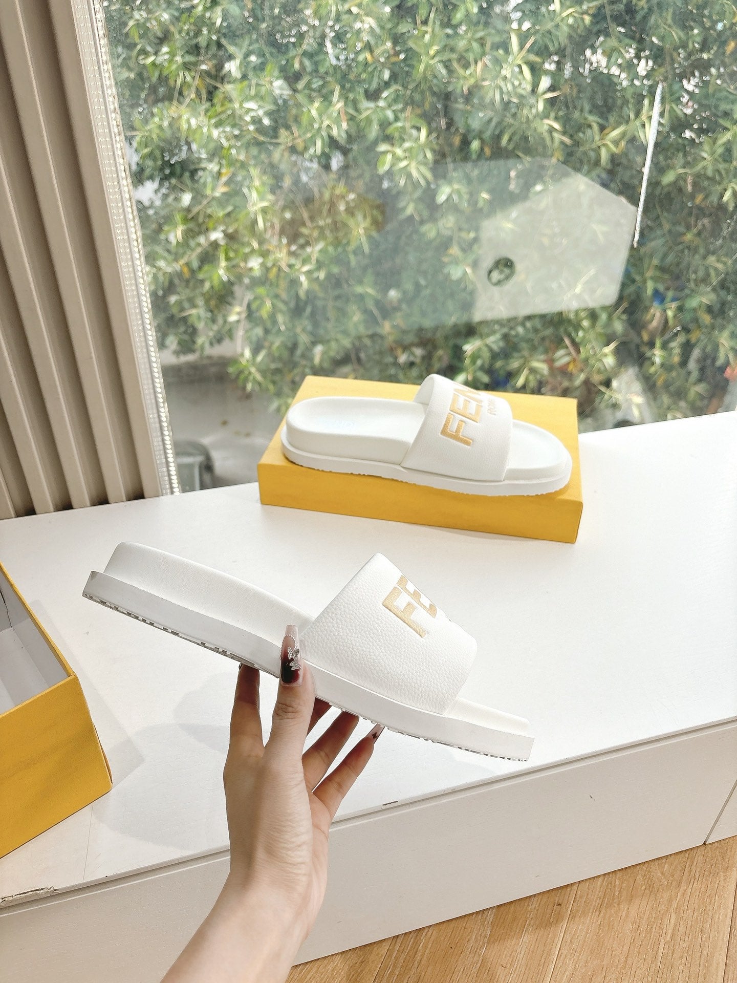 FEN* 25SS Sandals (Unisex)