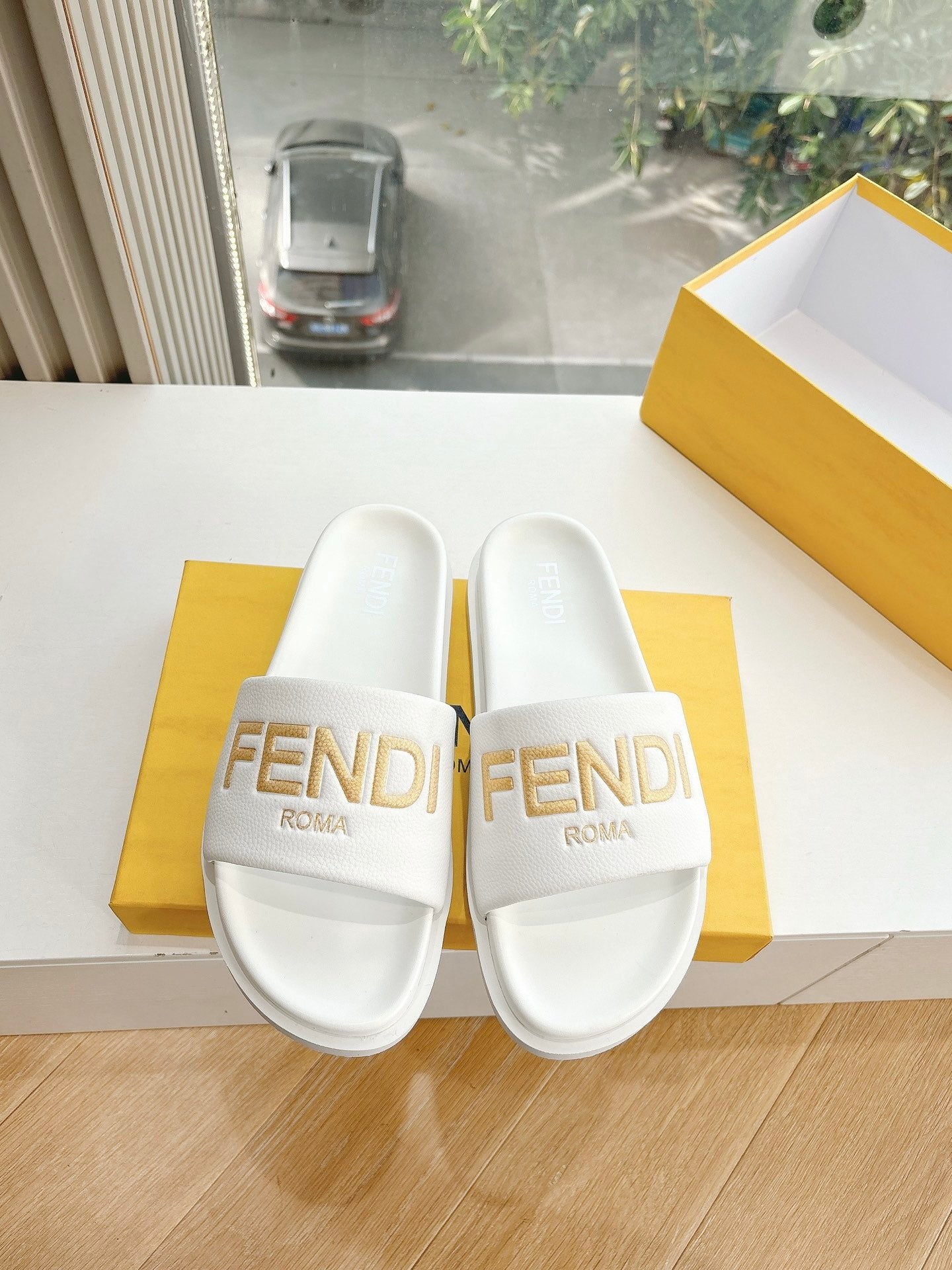 FEN* 25SS Sandals (Unisex)