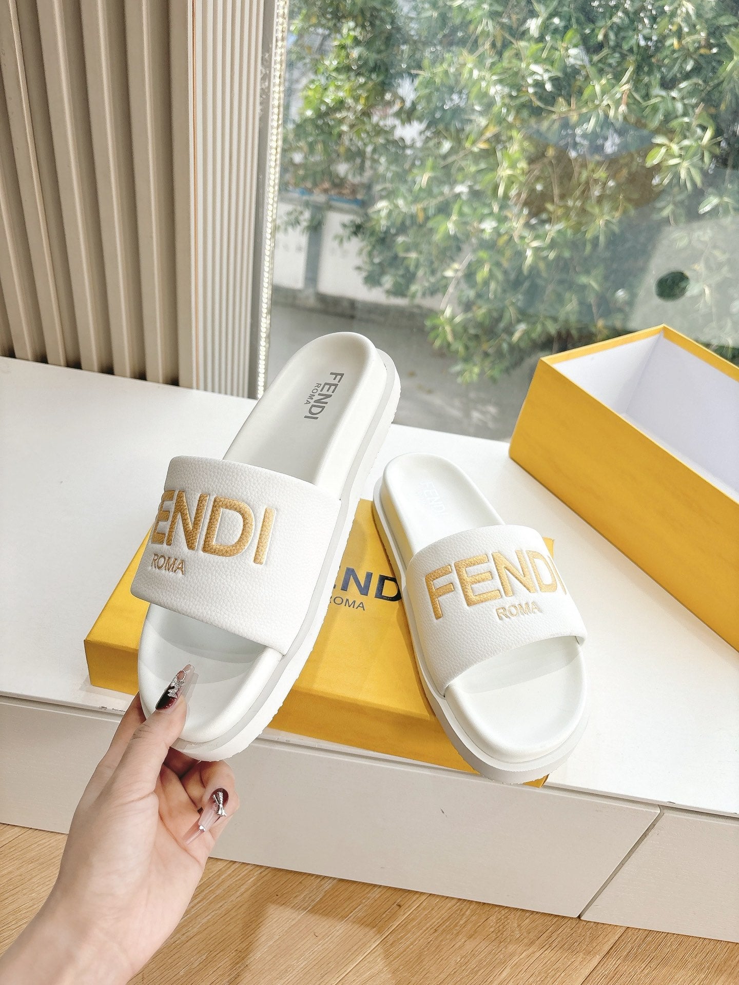 FEN* 25SS Sandals (Unisex)