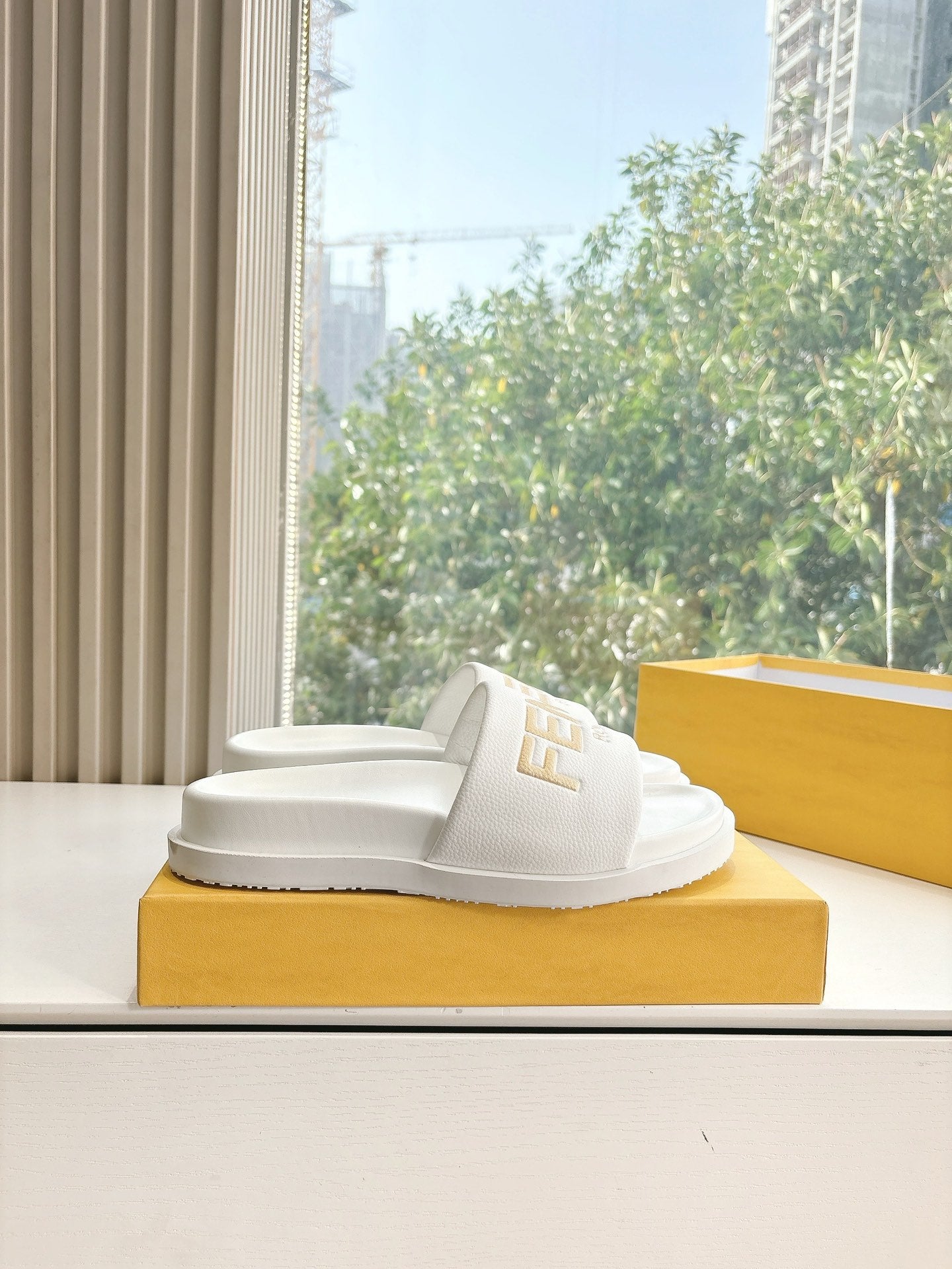 FEN* 25SS Sandals (Unisex)