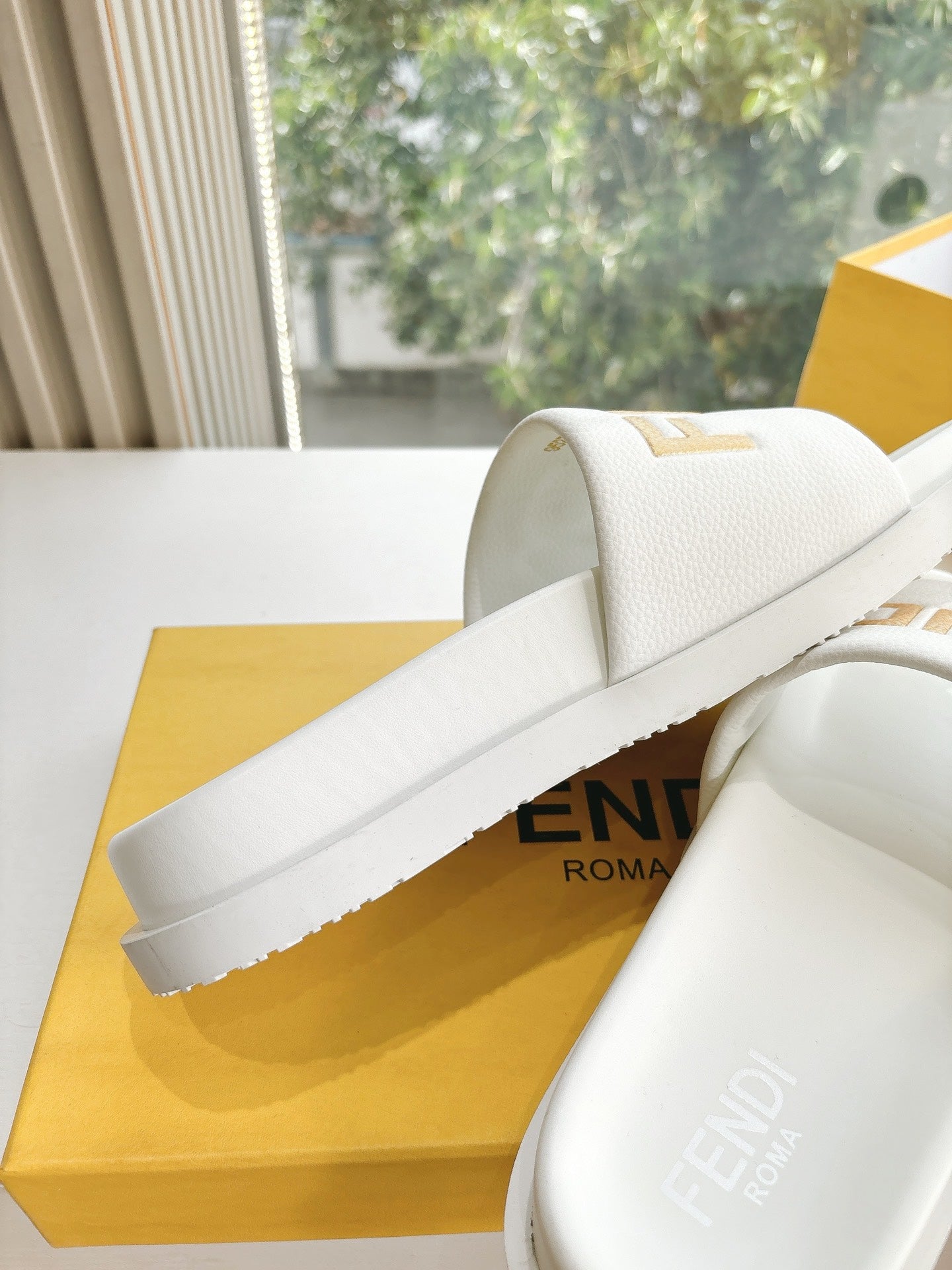 FEN* 25SS Sandals (Unisex)