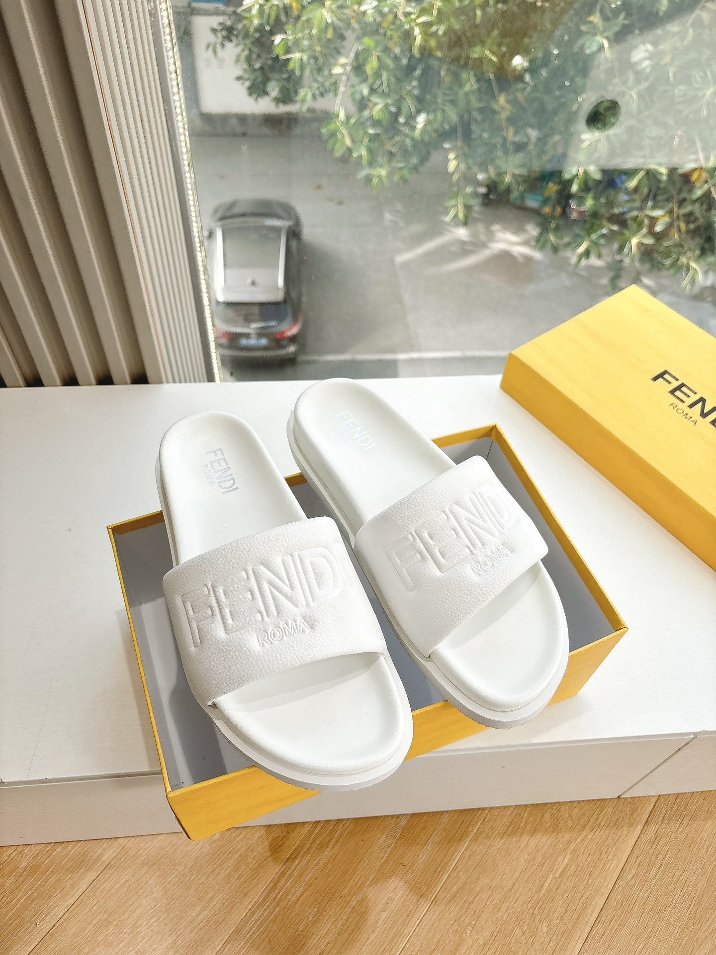 FEN* 25SS Sandals (Unisex)