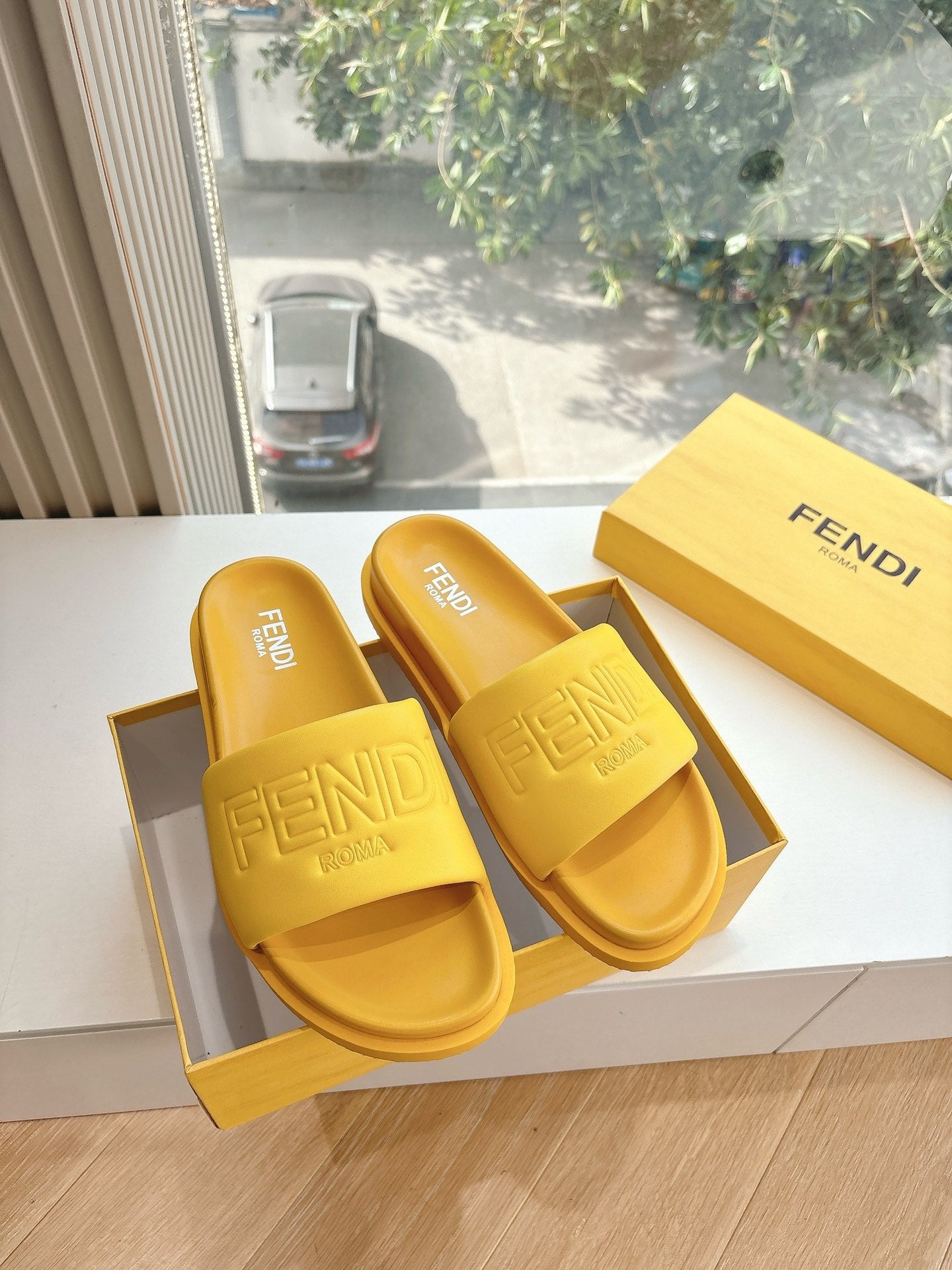FEN* 25SS Sandals (Unisex)