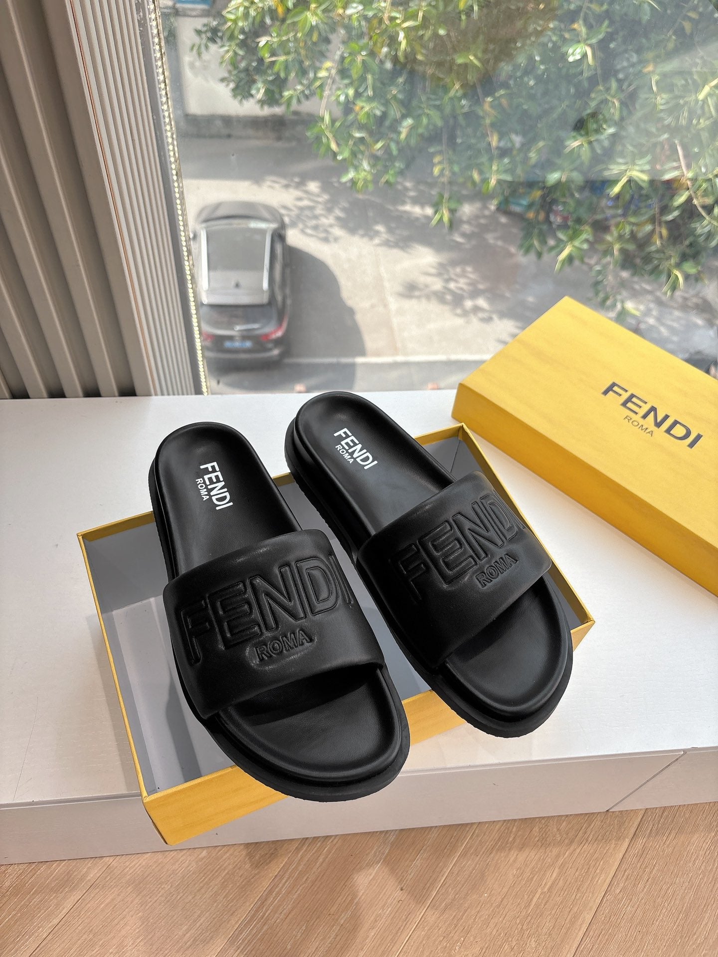 FEN* 25SS Sandals (Unisex)