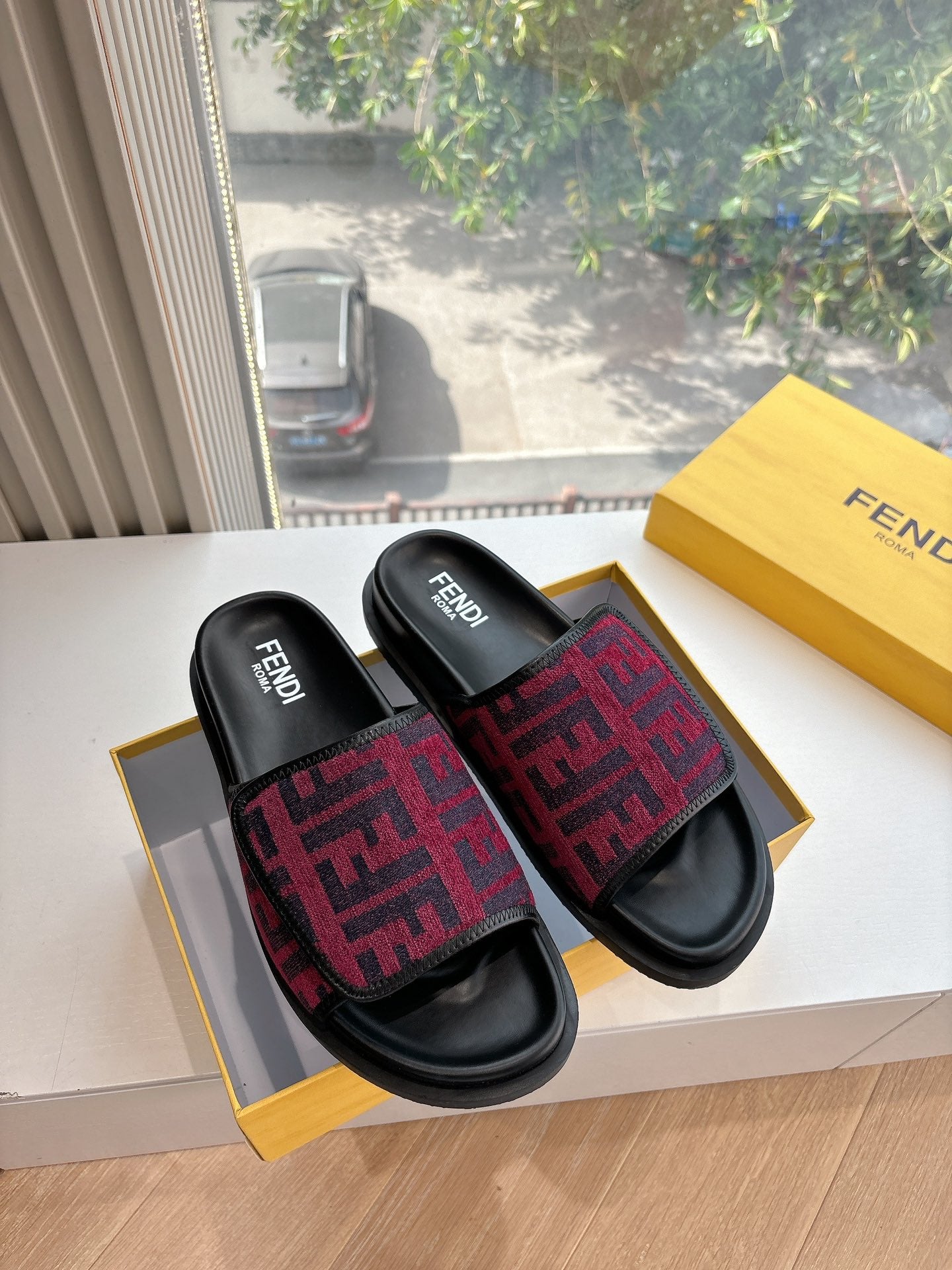 FEN* 25SS Slippers (Unisex)