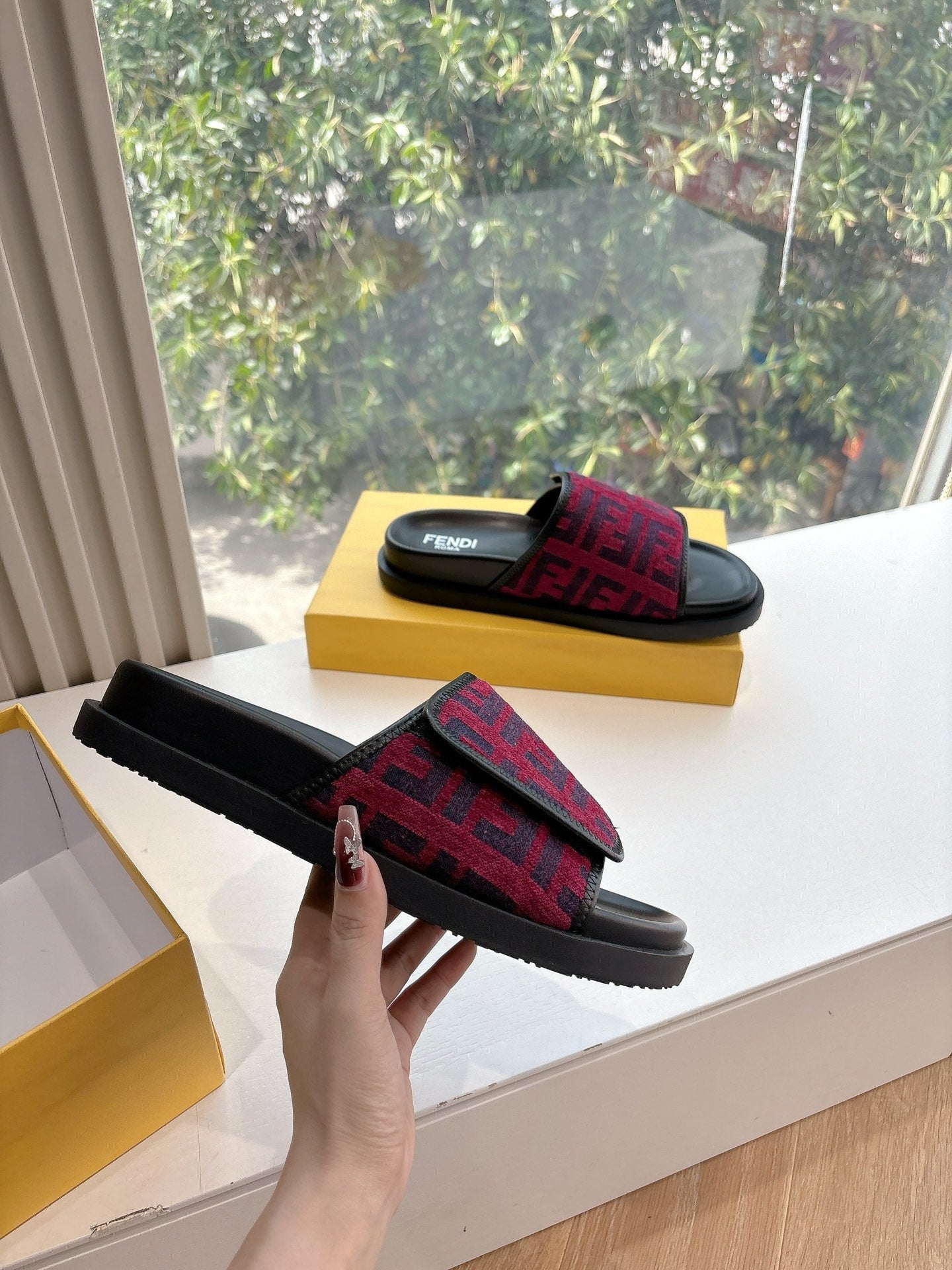 FEN* 25SS Slippers (Unisex)