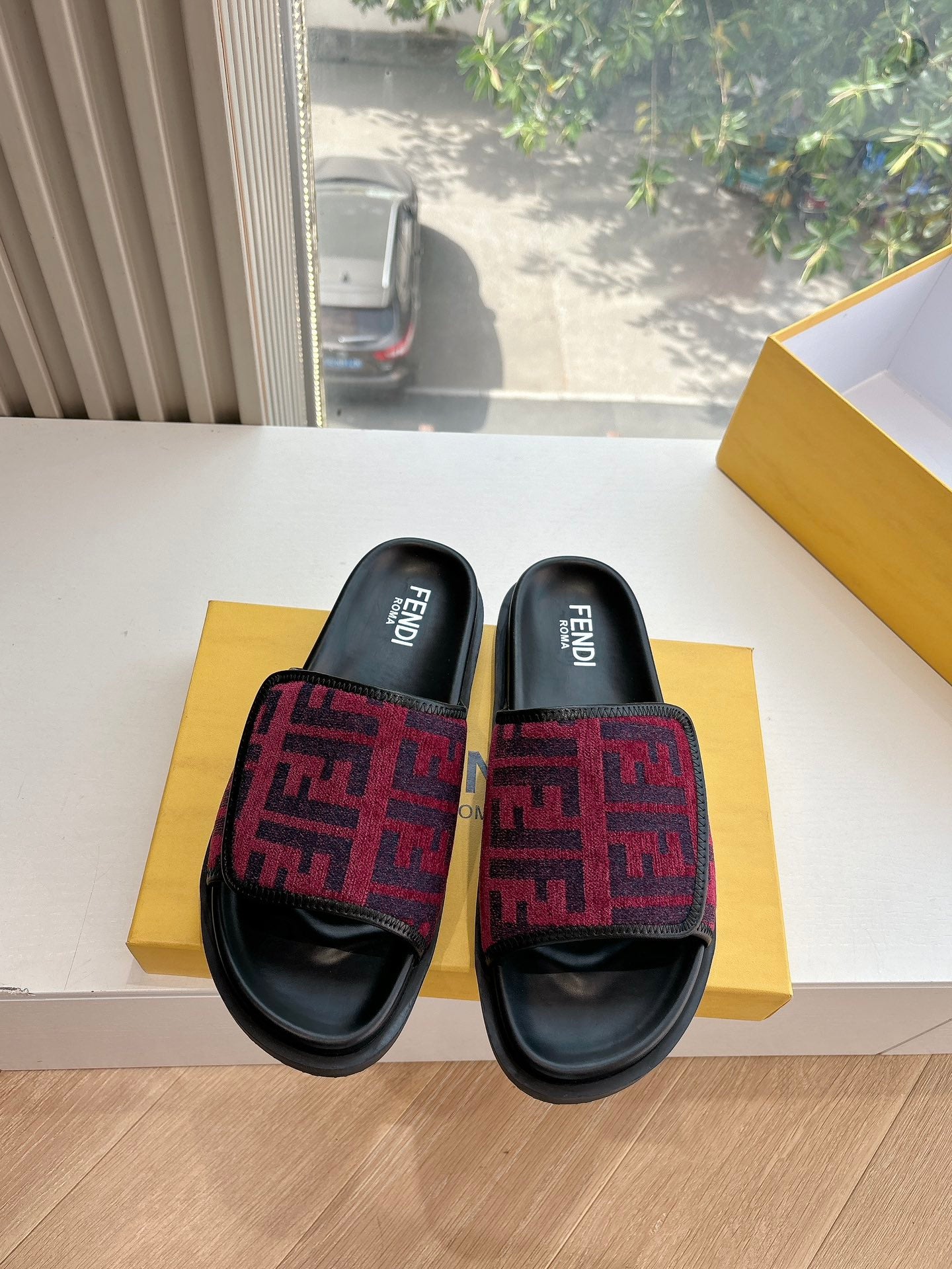 FEN* 25SS Slippers (Unisex)