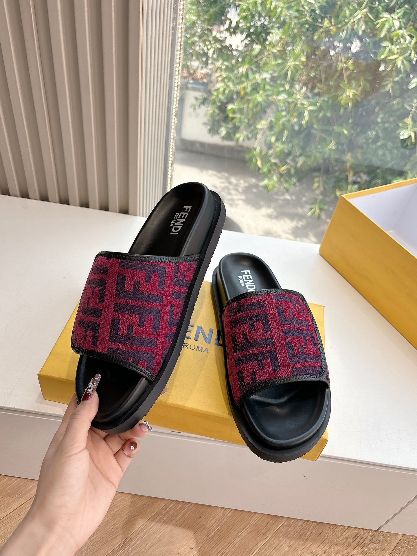 FEN* 25SS Slippers (Unisex)