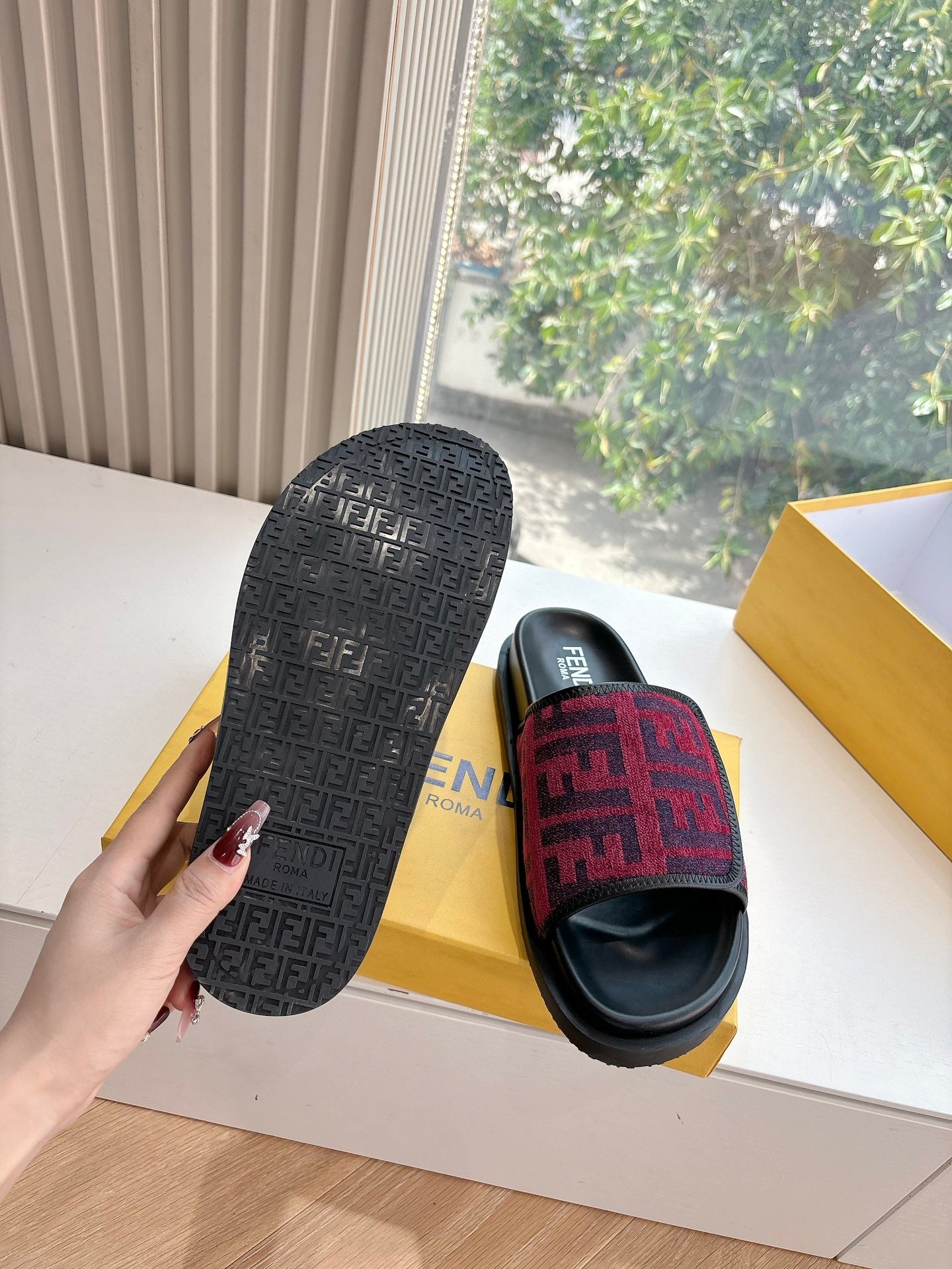 FEN* 25SS Slippers (Unisex)