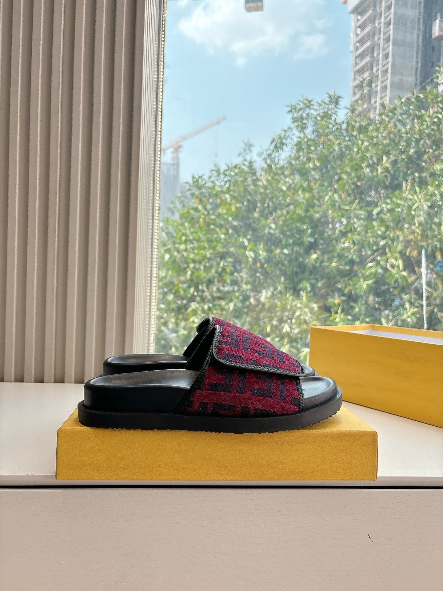 FEN* 25SS Slippers (Unisex)