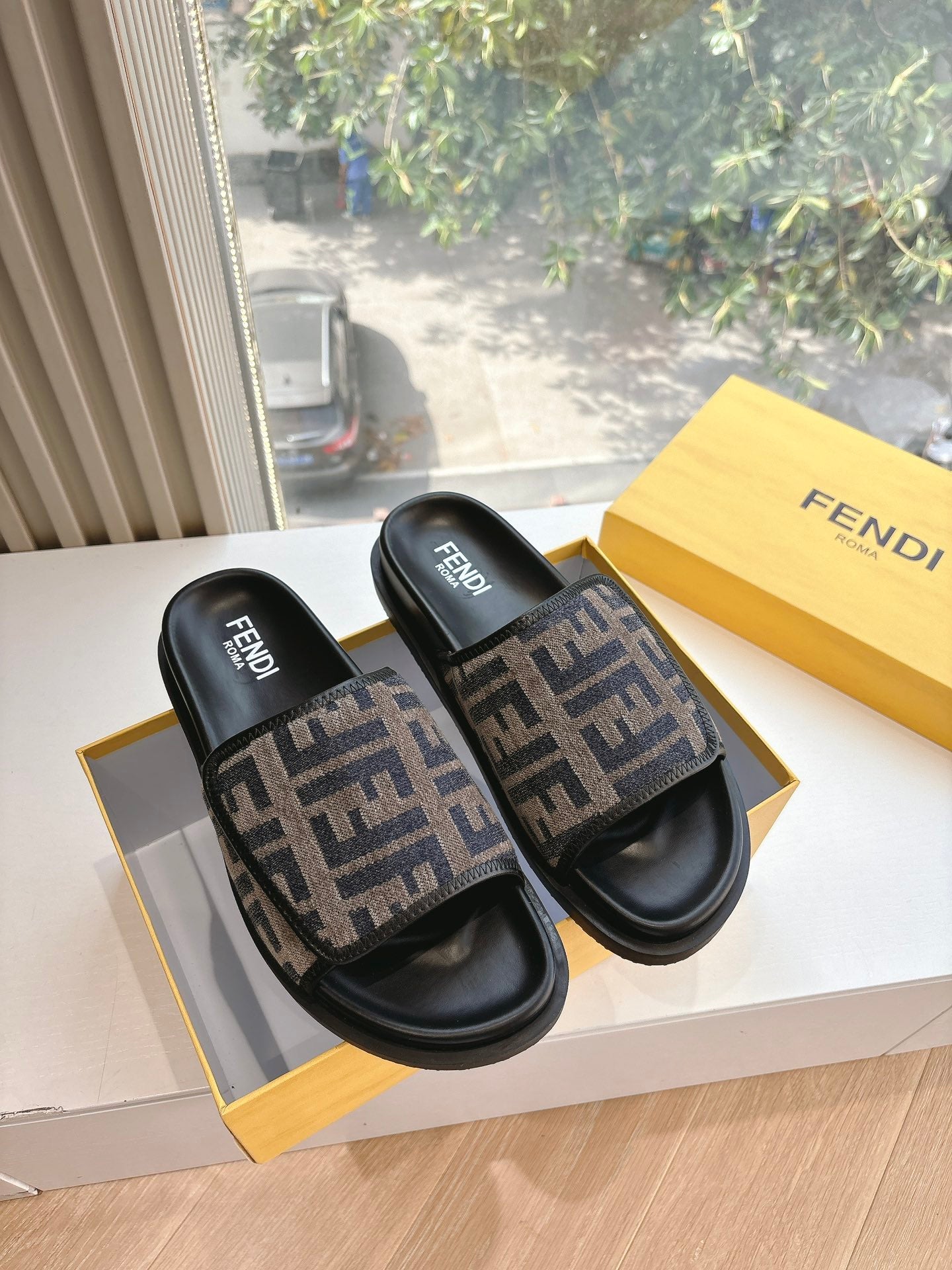 FEN* 25SS Slippers (Unisex)