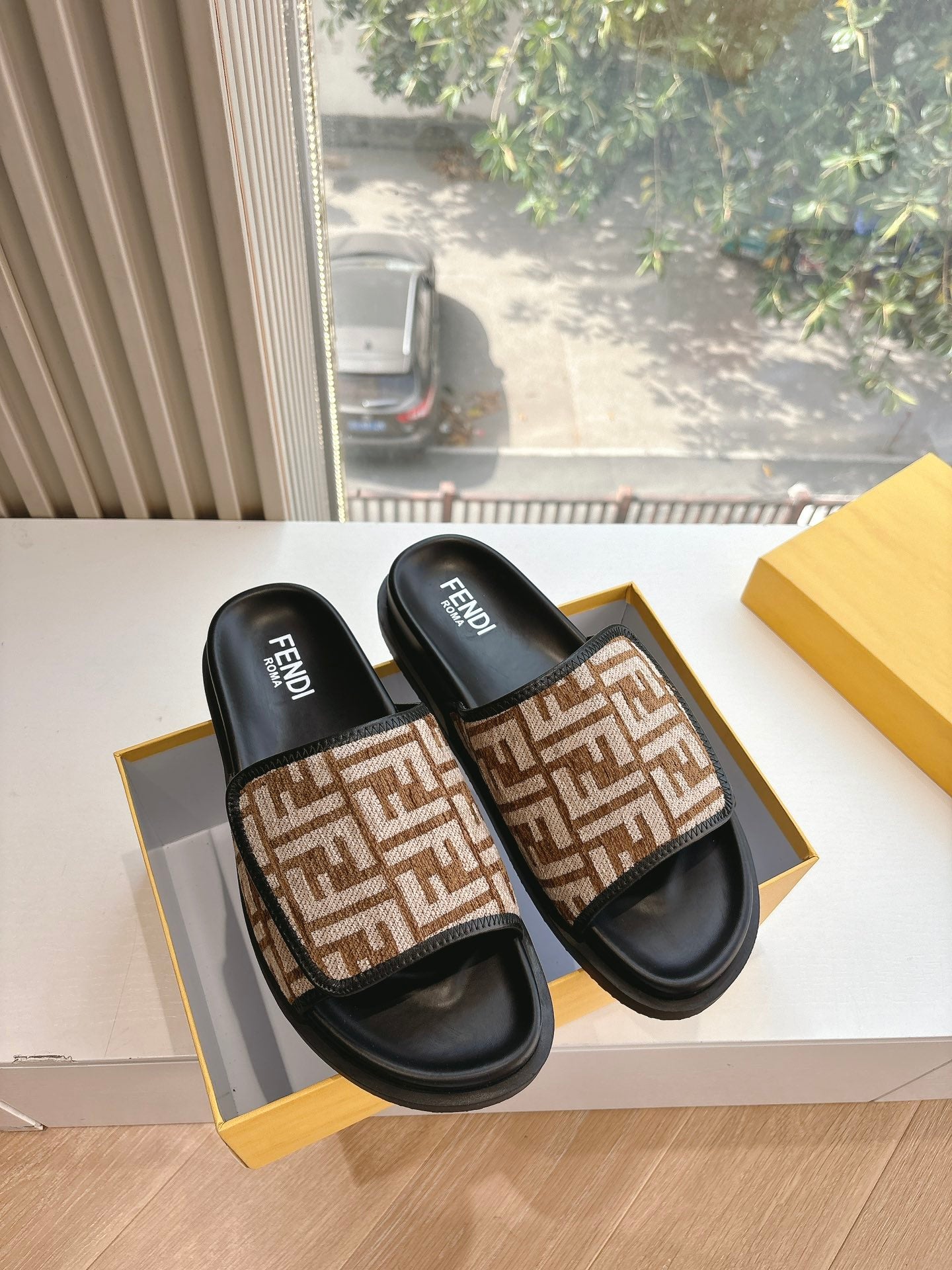 FEN* 25SS Slippers (Unisex)
