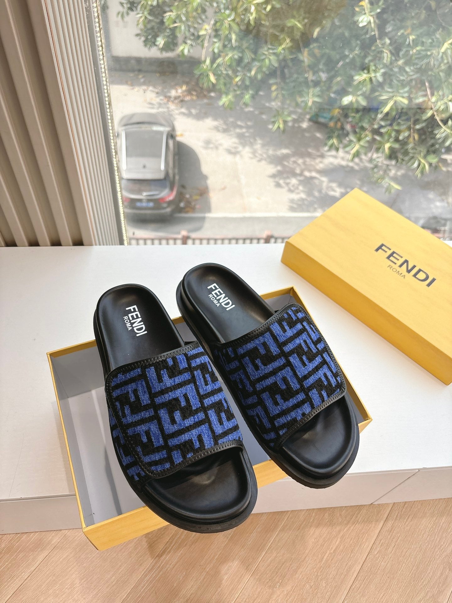 FEN* 25SS Slippers (Unisex)