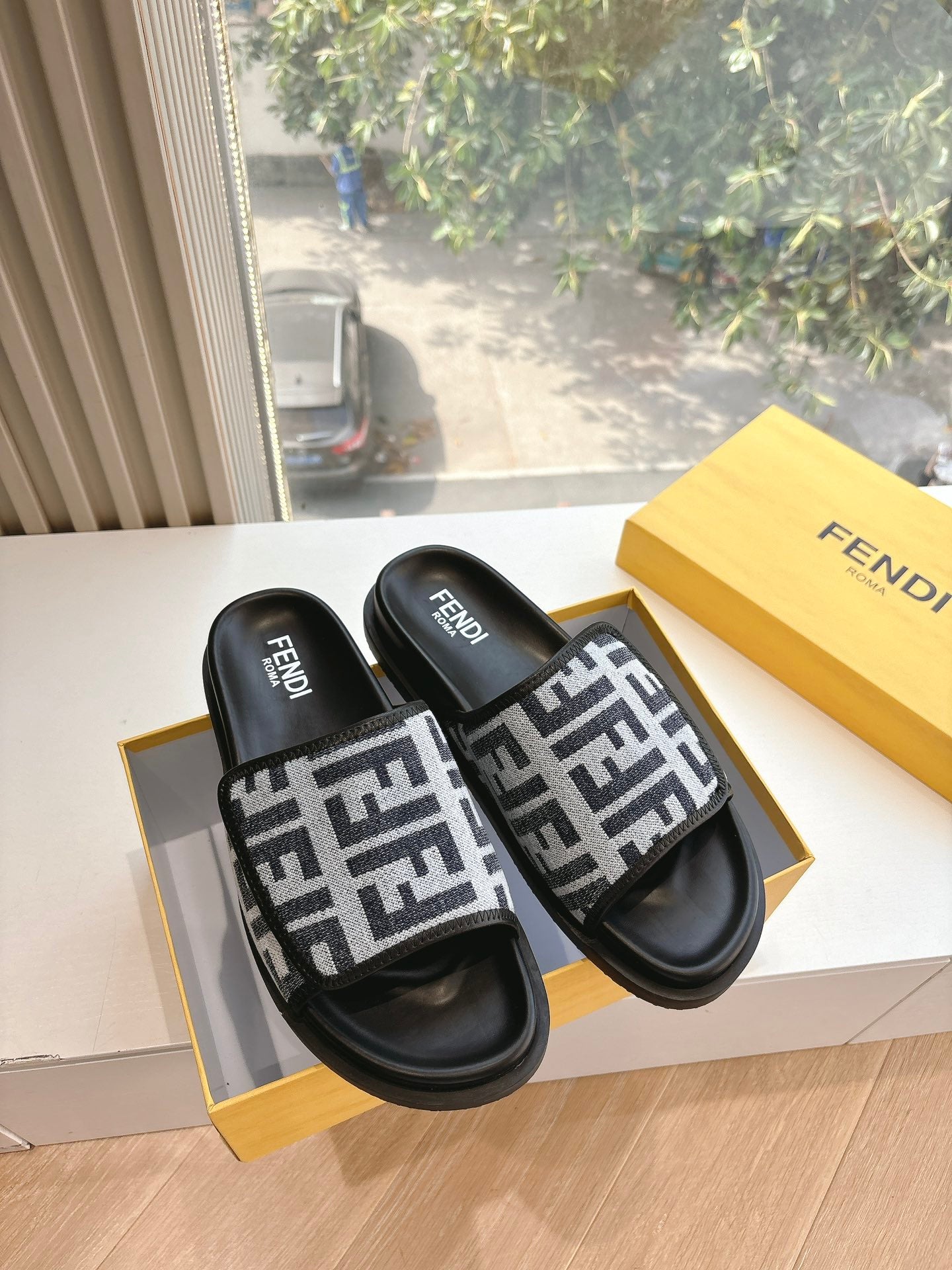 FEN* 25SS Slippers (Unisex)